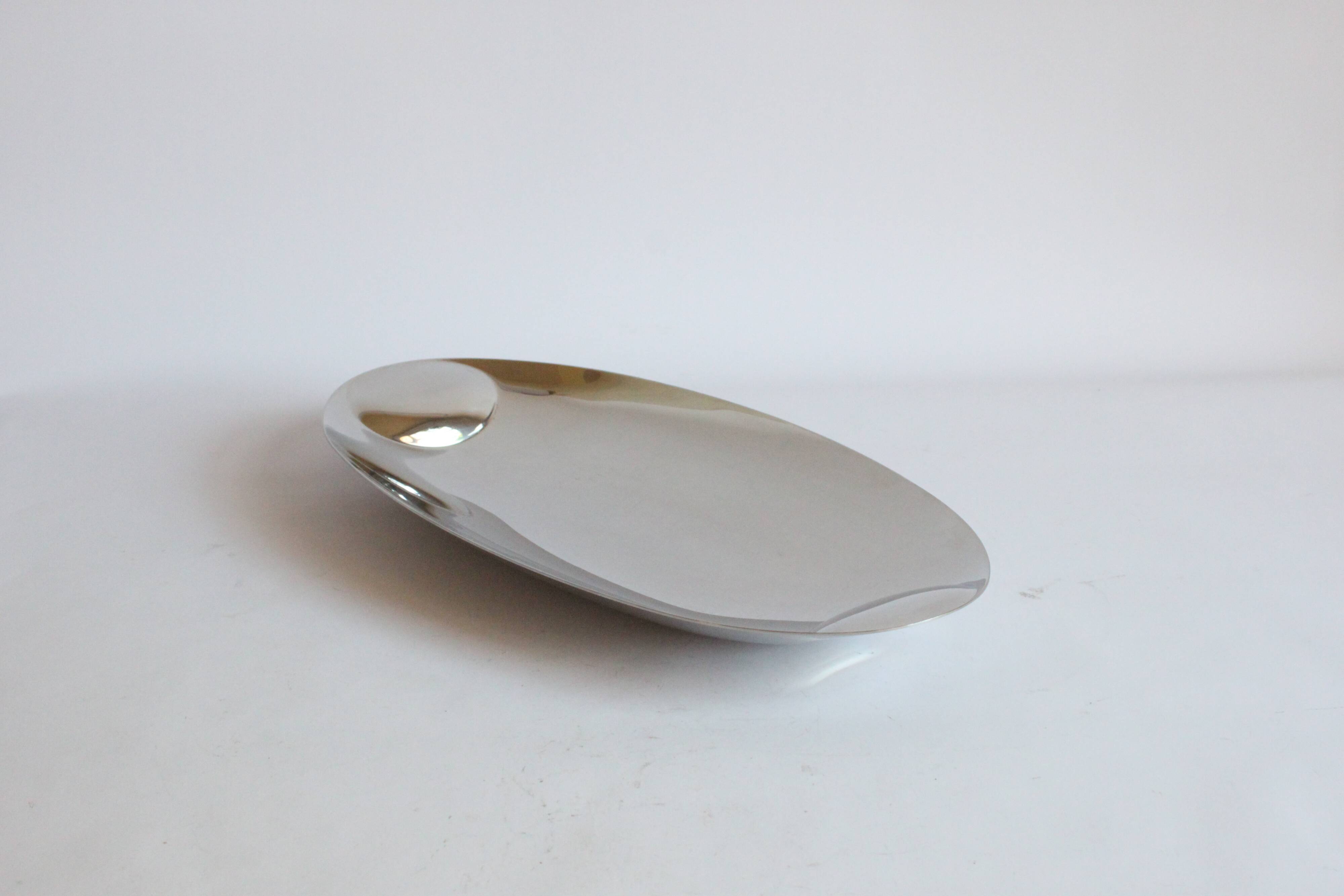 Modernist serving dish or tray by Lino Sabattini for Zani & Zani, Italy 1970s.