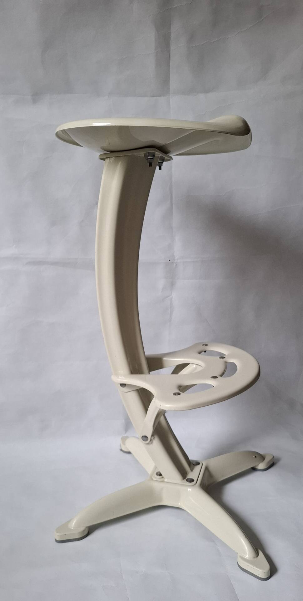 Tabouret  Lotus Yasu Sasamoto  Dulton Co. Ltd.