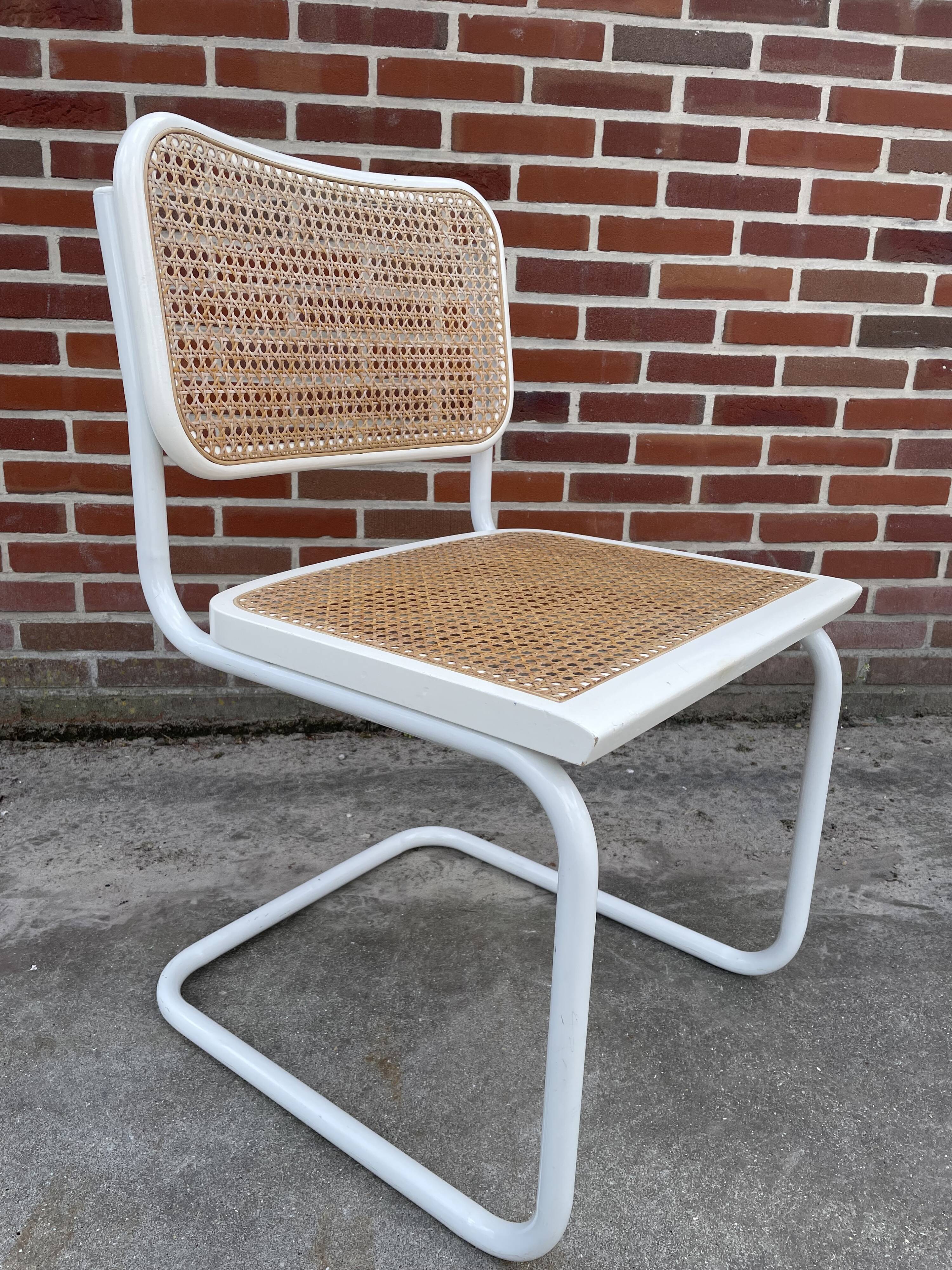 Cesca design chair b32 model in white design