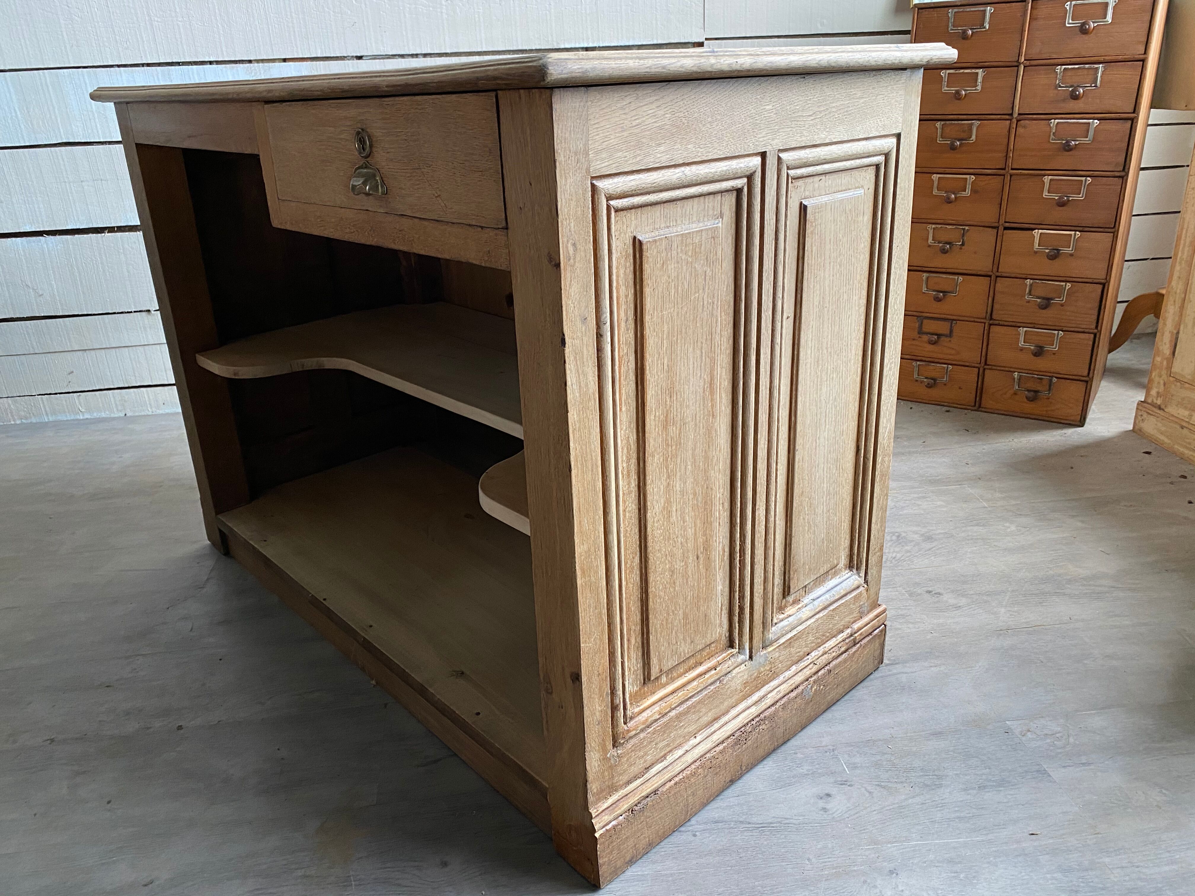 Oak counter