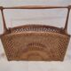 Porte-revues en bois et cannage