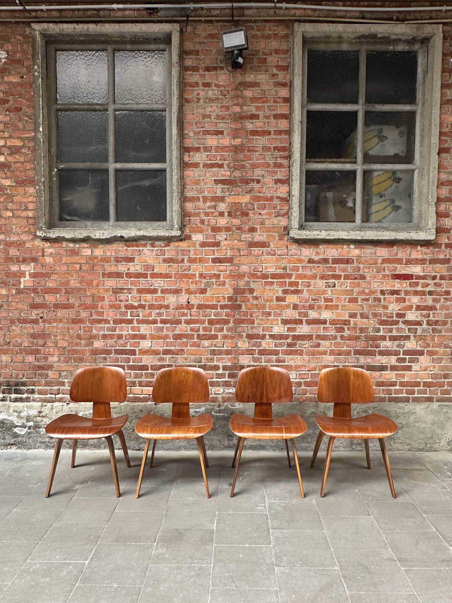 Set of 4 DCW chairs in walnut, Charles & Ray Eames, Herman Miller, 1950s