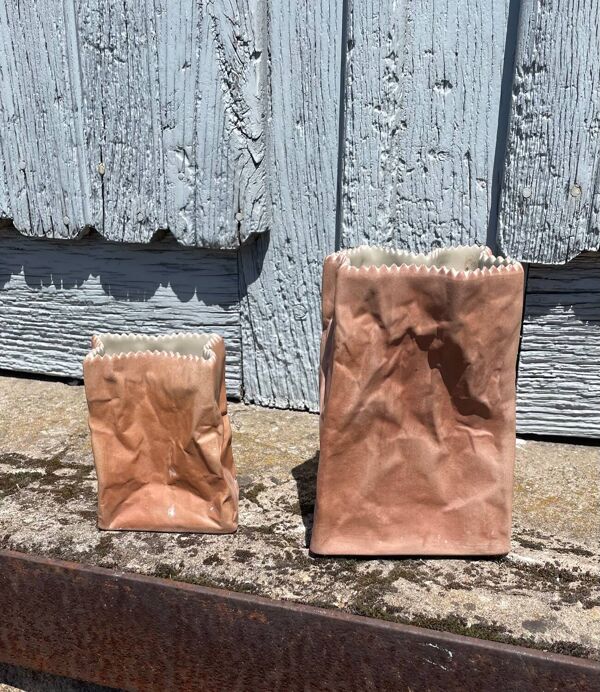 2 vases en forme de sac en papier de Tapio Wirkkala pour Rosenthal
