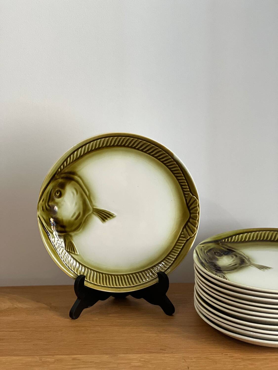 Green fish plates