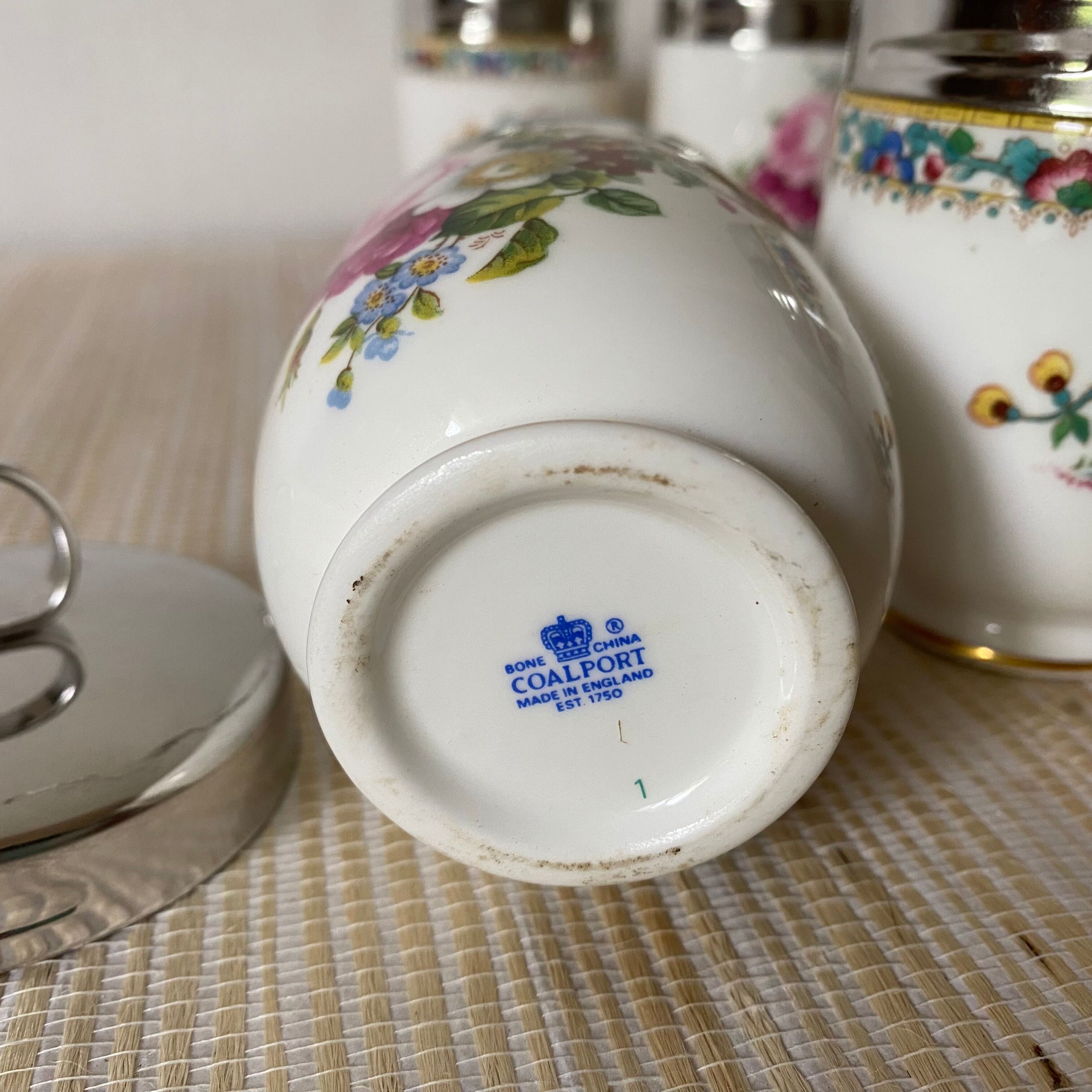 English porcelain pots cooked-egg