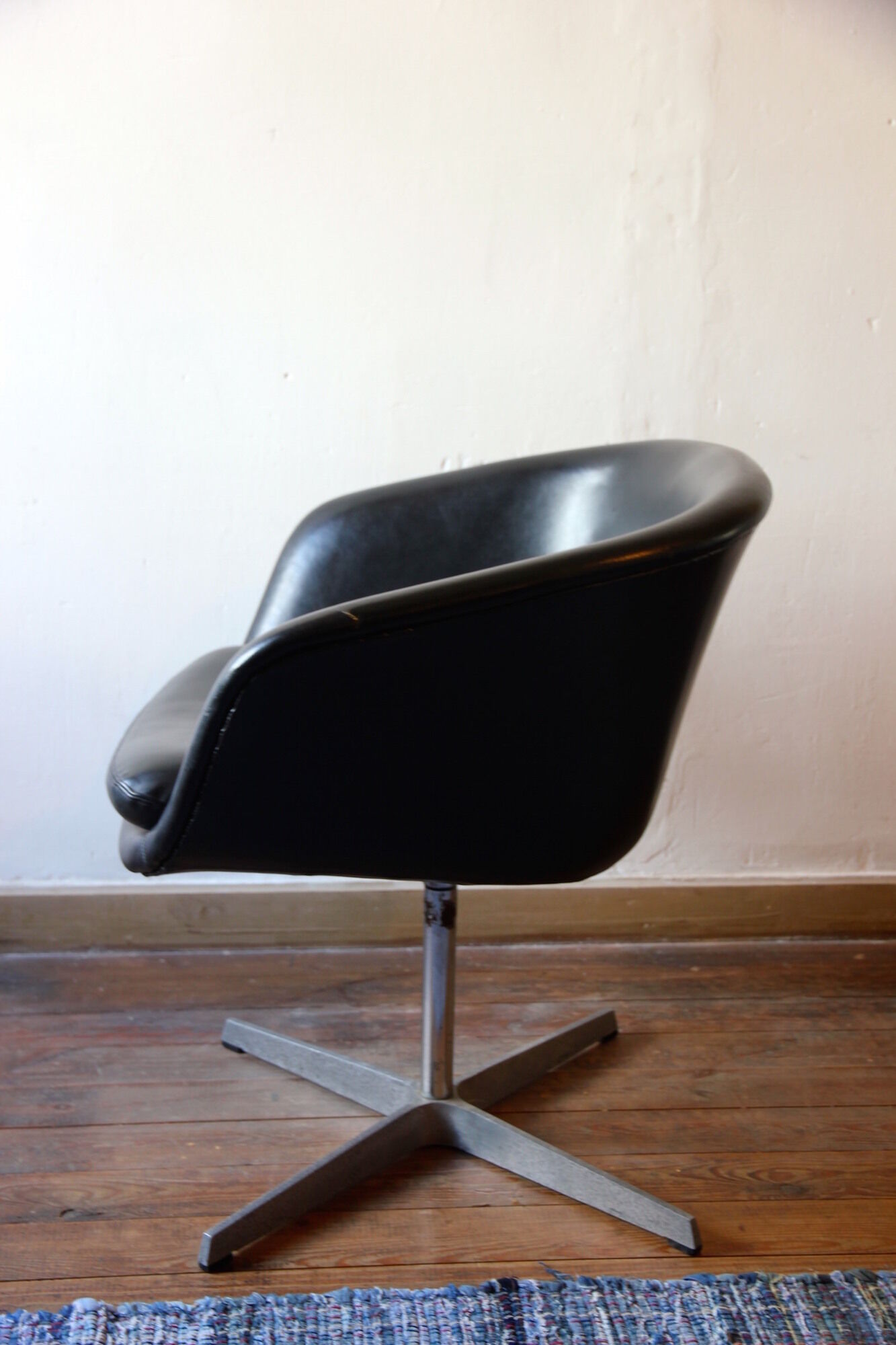 Pair of Pierre Paulin leather armchairs for Artifort 60s
