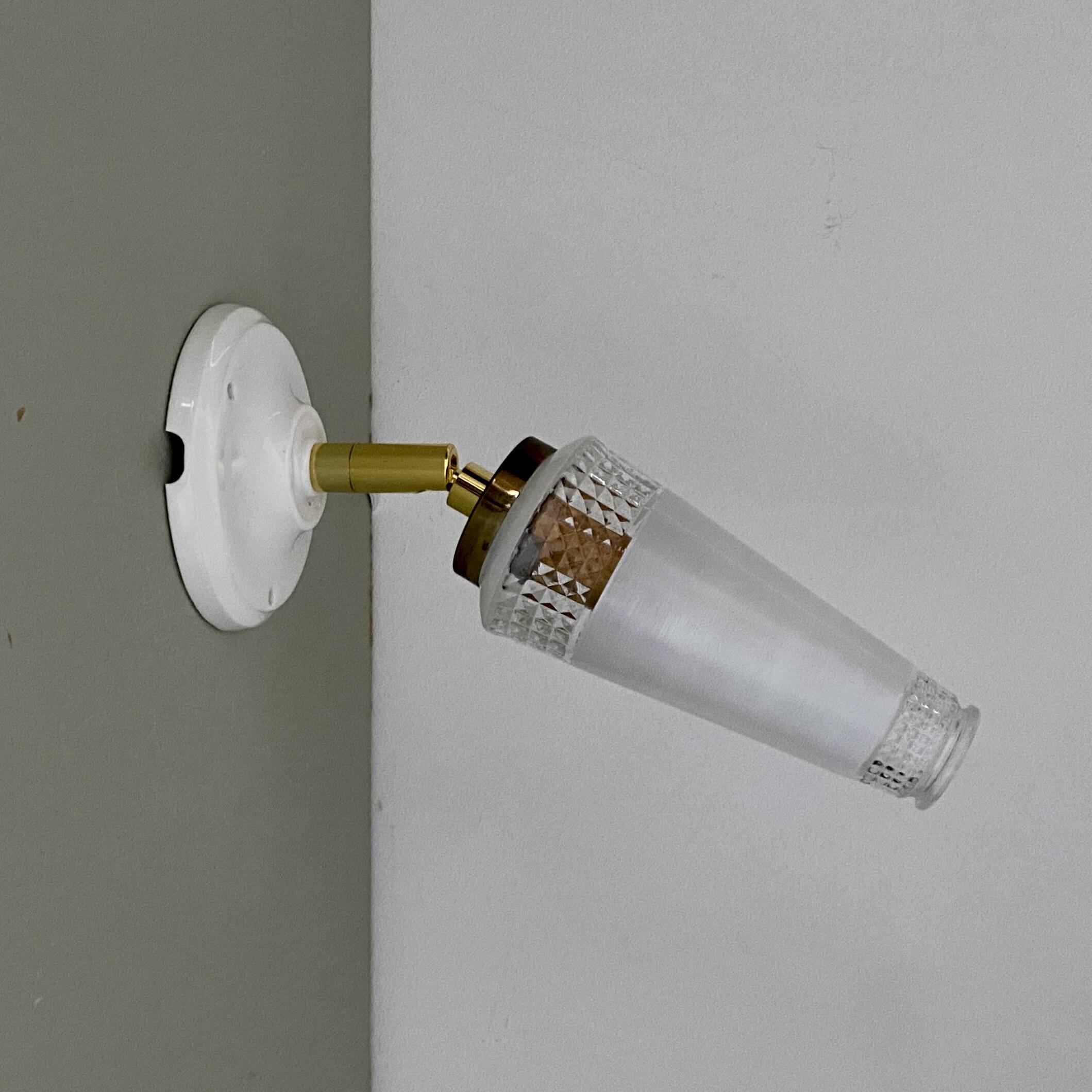 Vintage tulip wall lamp in white and transparent glass