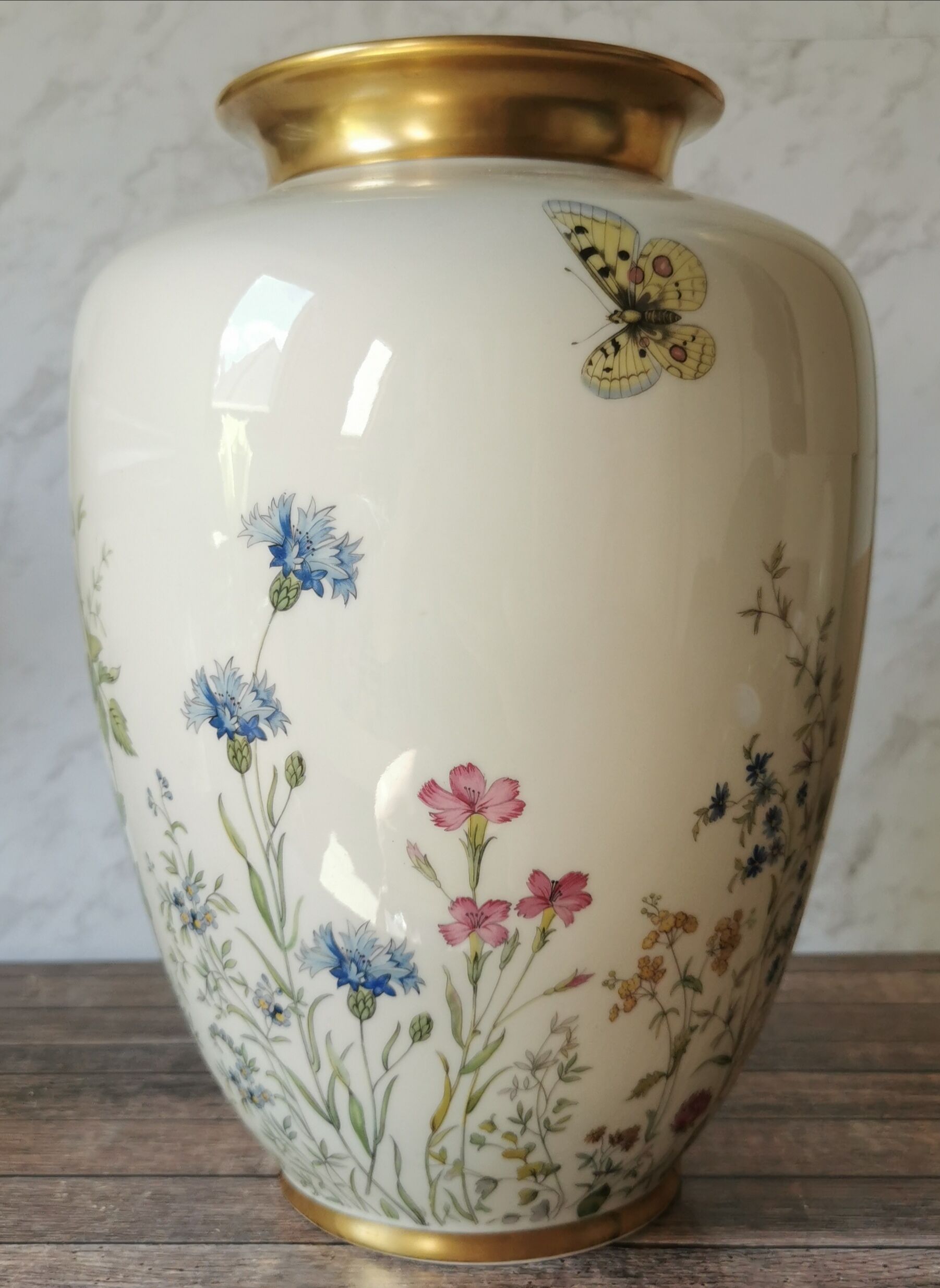 Porcelain vase flowers Wiesengrund und Bergeshöh'n