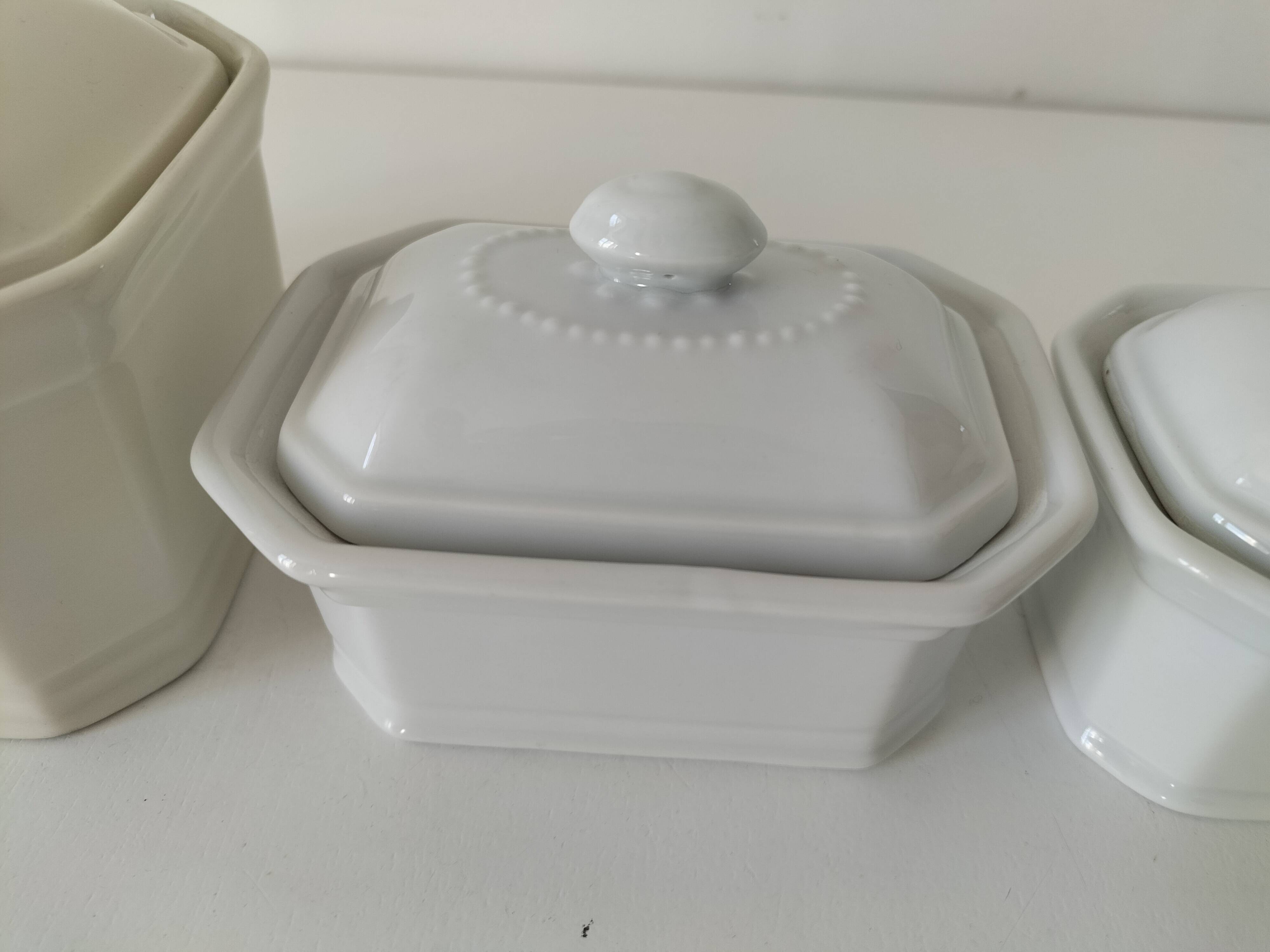 Trio de terrines Apilco porcelaine modèle perlé