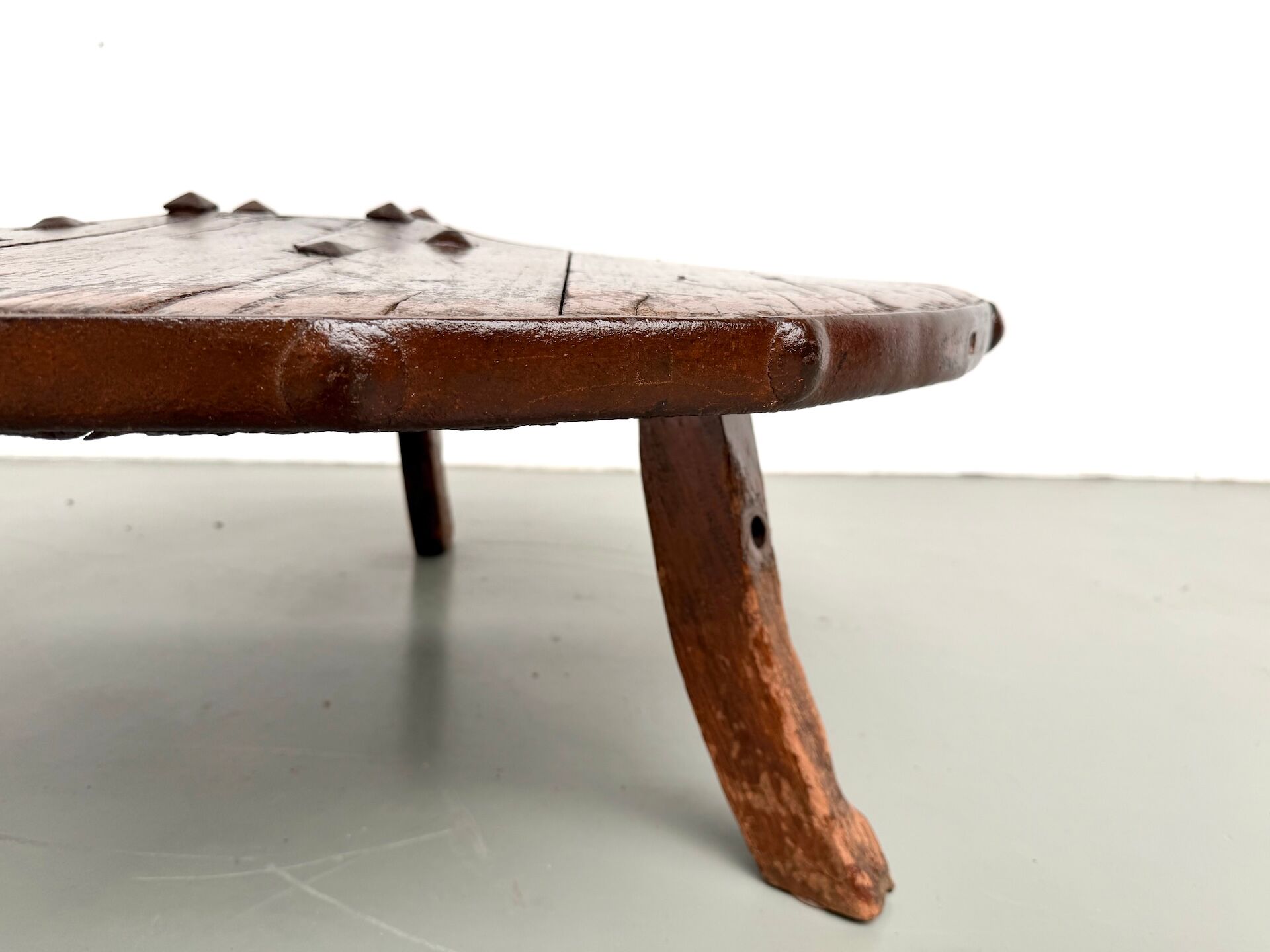 Brutalist Circular Coffee Table in Solid Wood – Brazilian Folk Art
