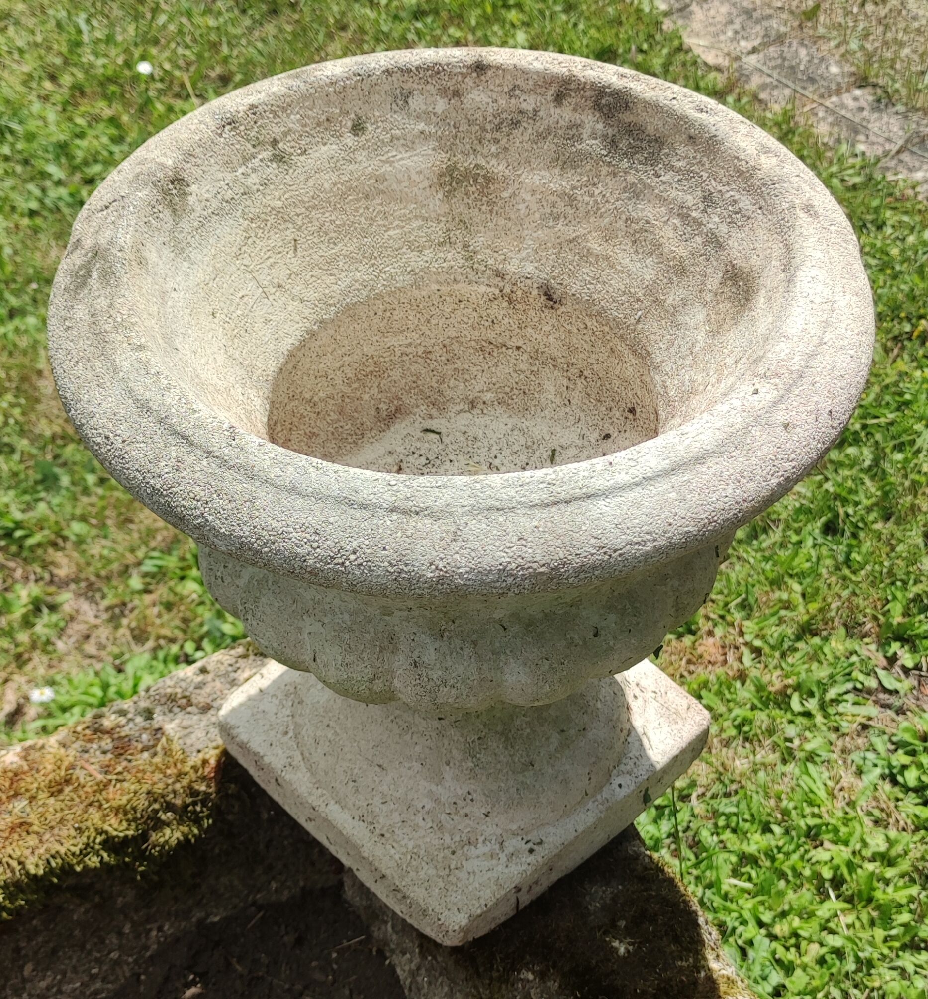 Médicis in reconstituted stone