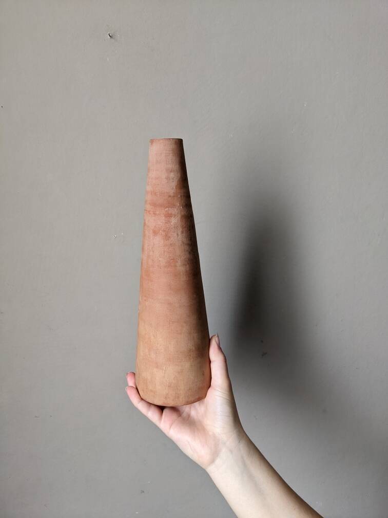 Contemporary handmade single-flower vase, clay, terracotta, slow decoration