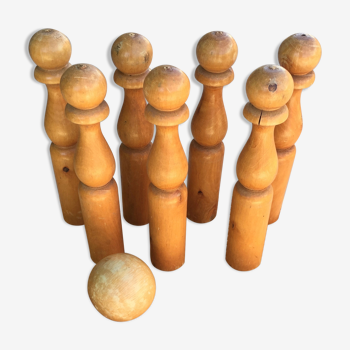 Set of 7 wooden pins with ball