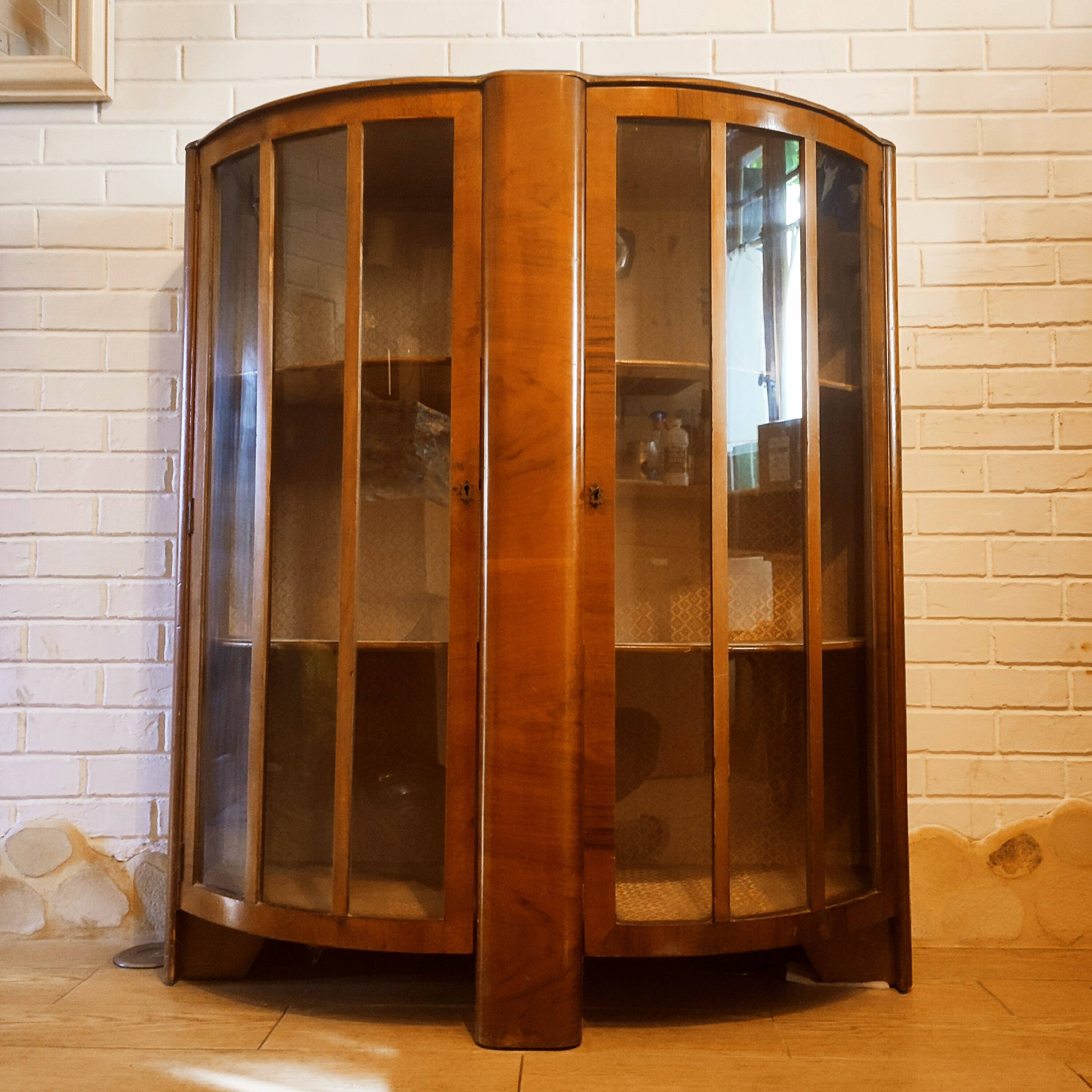 Vitrine art deco en noyer