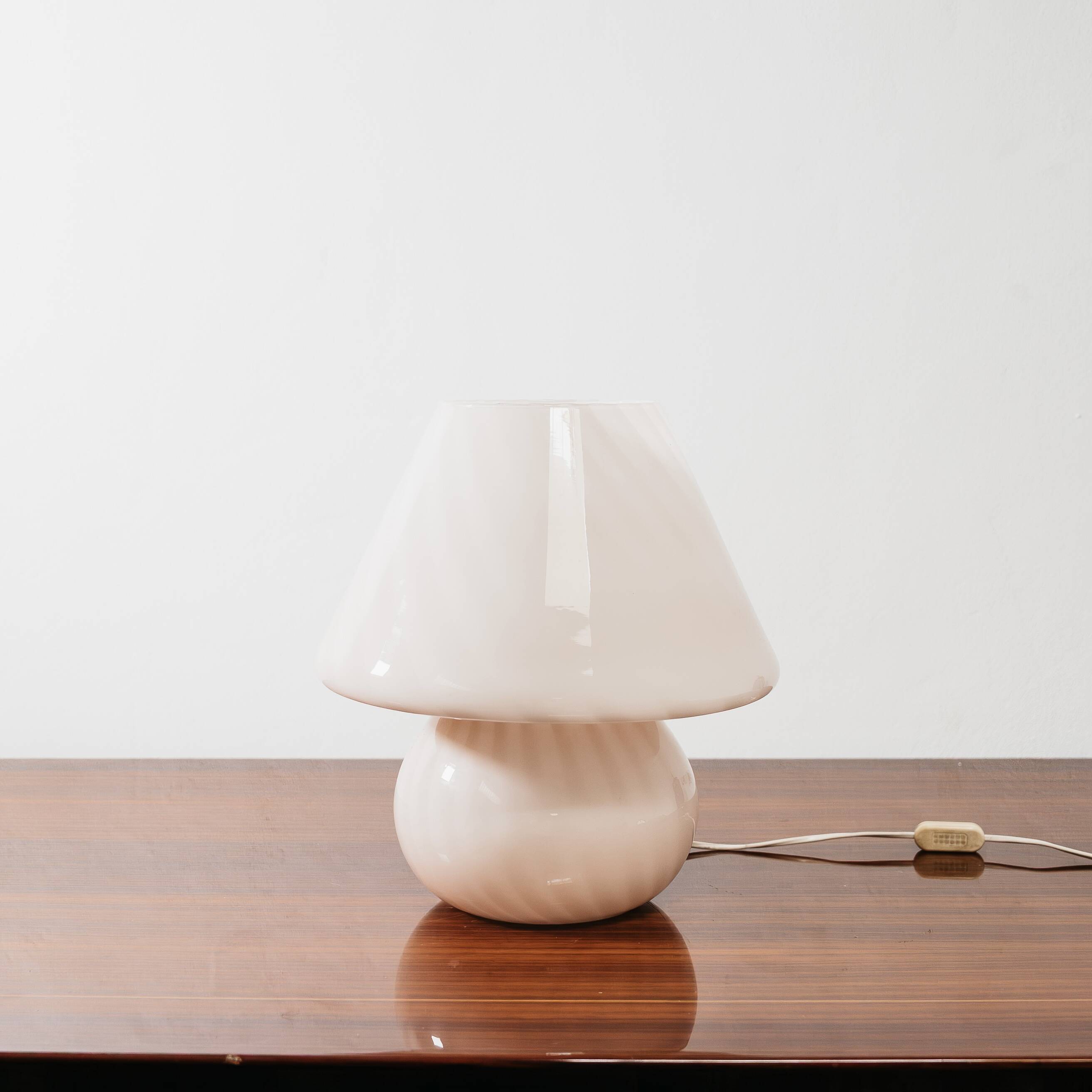 Coppia de lampes de table Murano champignon rose design des années 1970