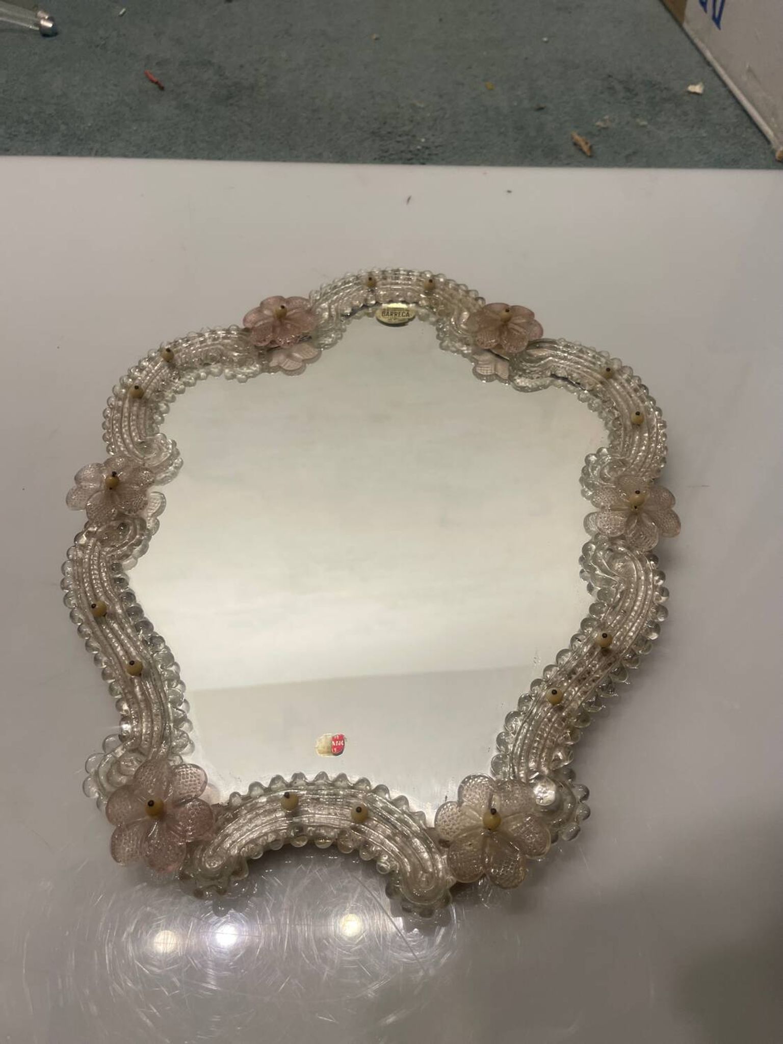 Miroir de table vénitien rose en verre de Murano, années 1960