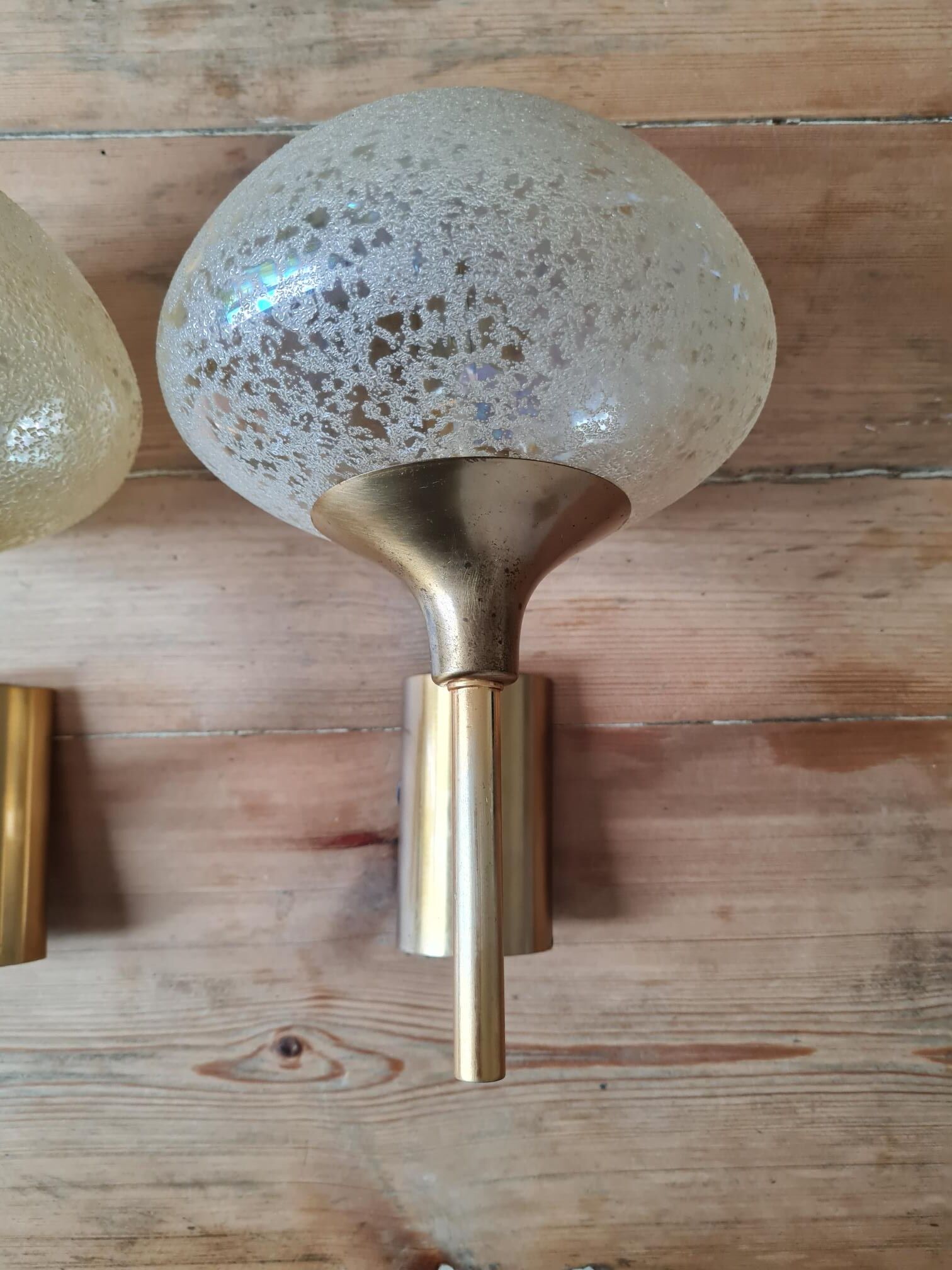 Paire d'appliques laiton et verre givré 1960