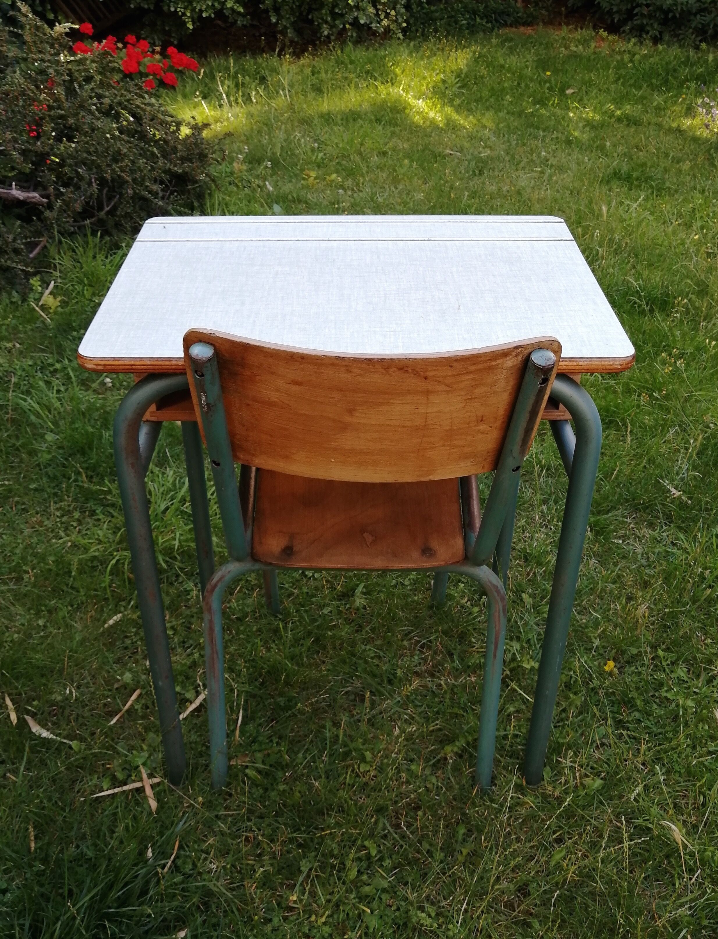 Bureau d´écolier taille adulte et sa chaise assortie