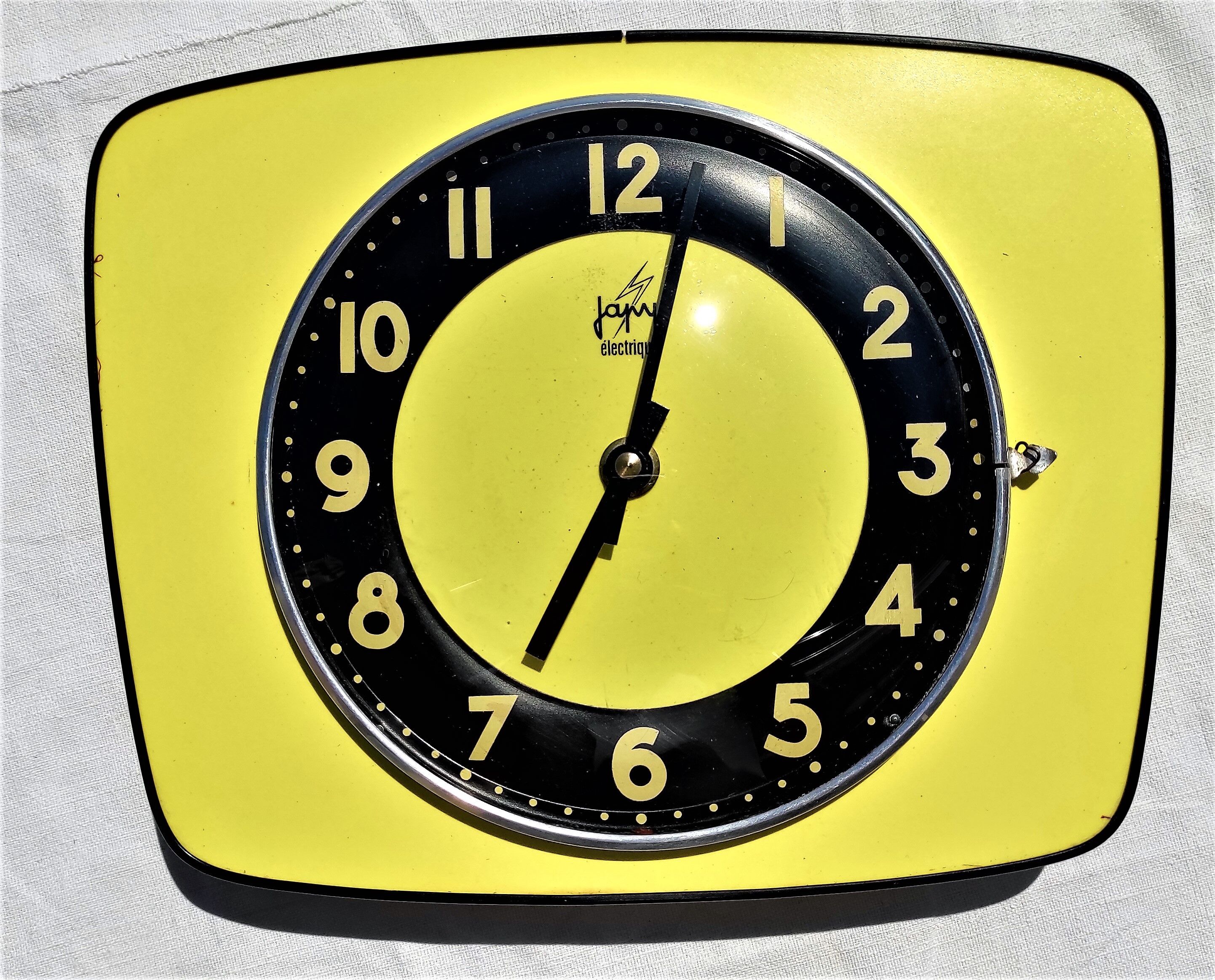 Pendulum, Yellow JAPY Formica wall clock from the 60s VINTAGE