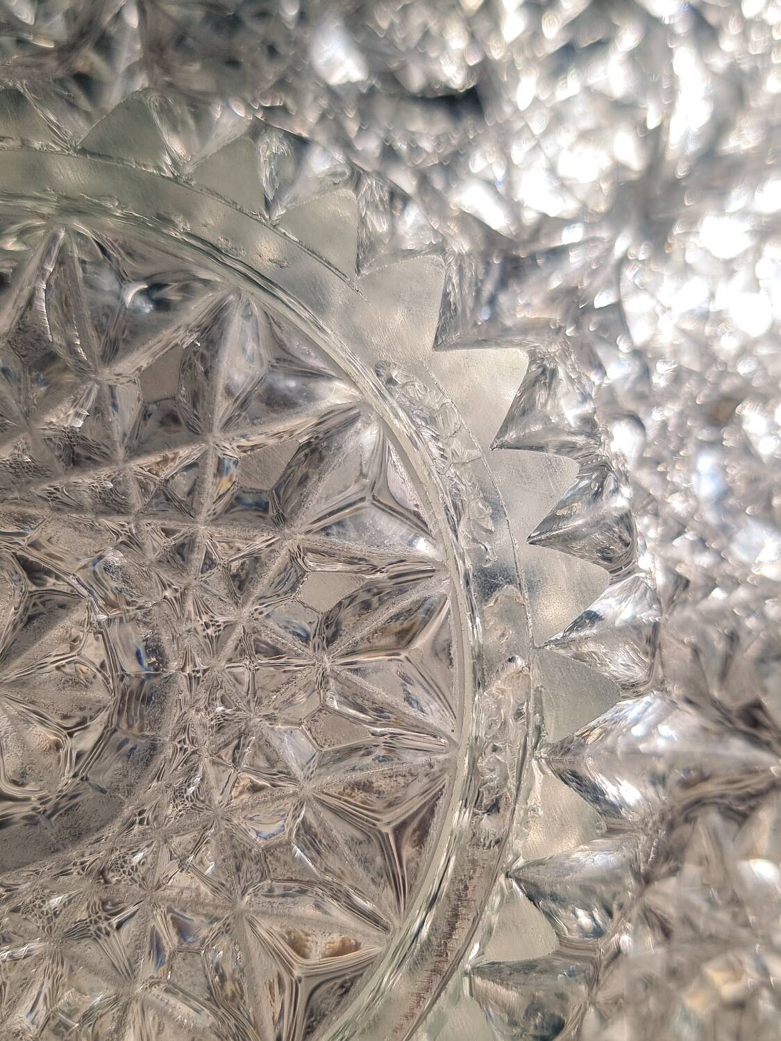 Large dish / fruit bowl in chiseled glass, 1960