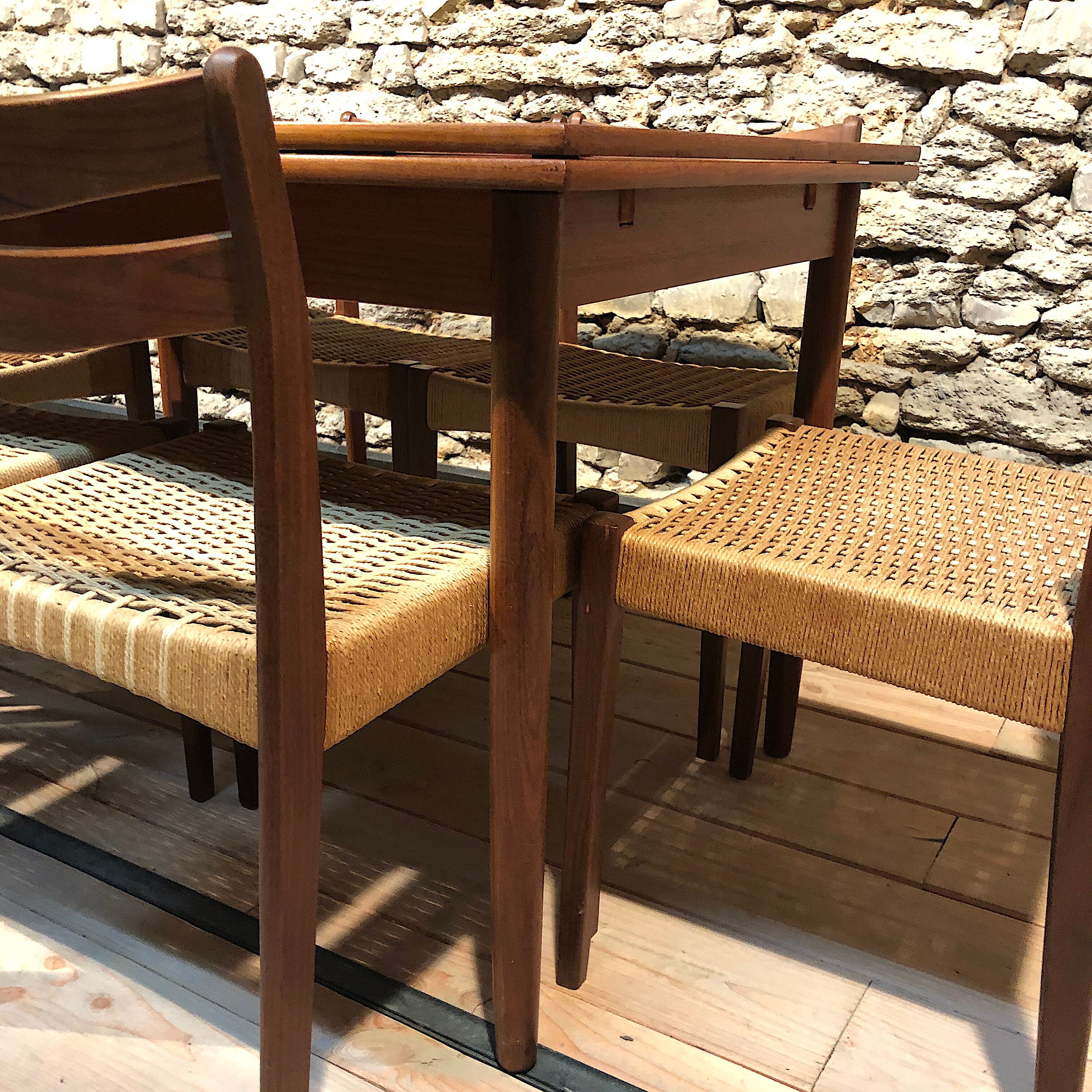 Table vintage scandinave en teck avec deux rallonges