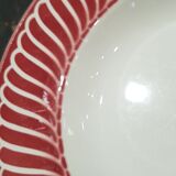 Plate Digoin Sarreguemines model Jacquot red