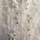 Service de table avec broderie blanche fait main sur toile de lin