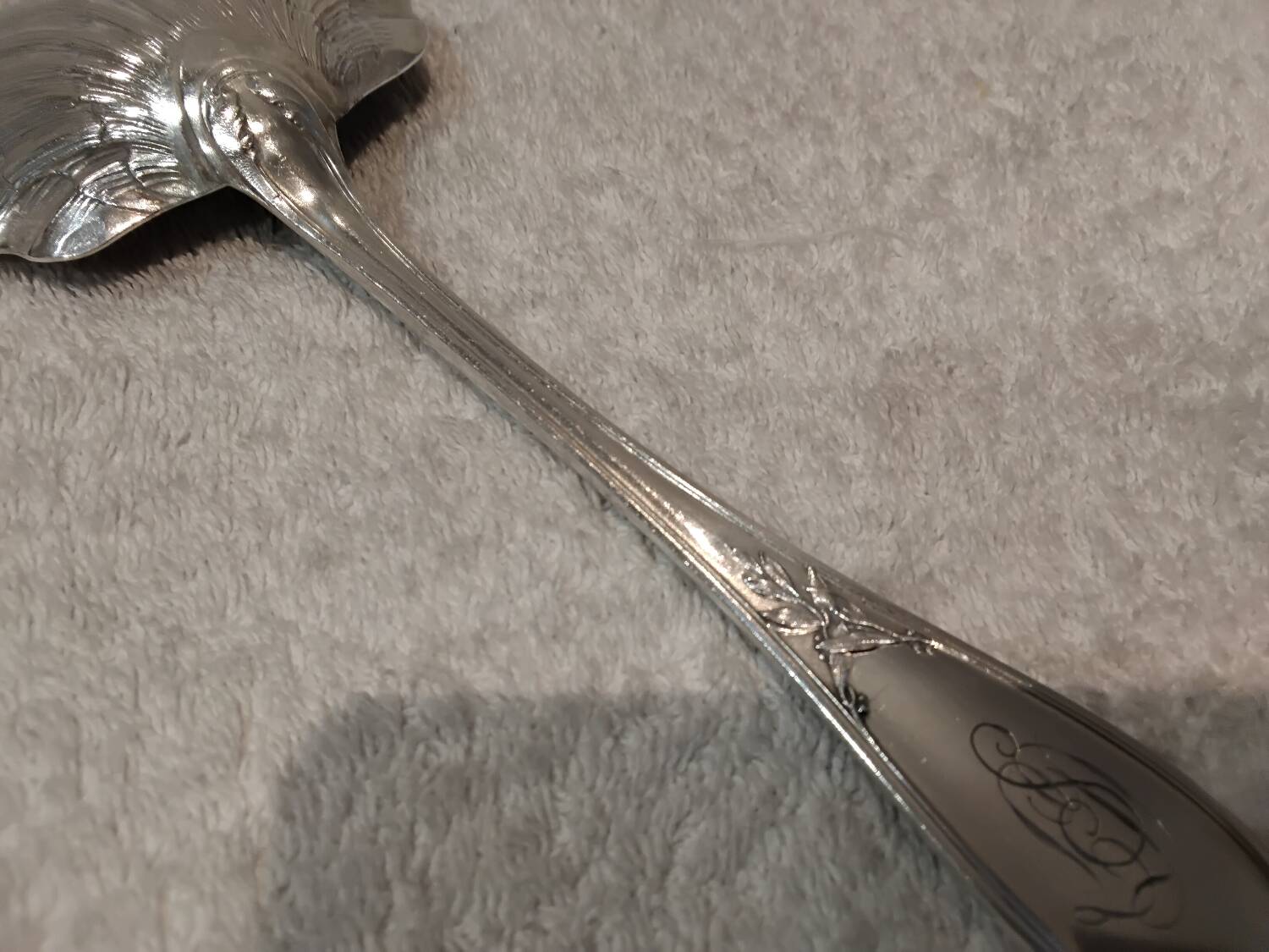 Silver-plated strawberry serving spoon, goldsmith Ercuis, laurels LXVI