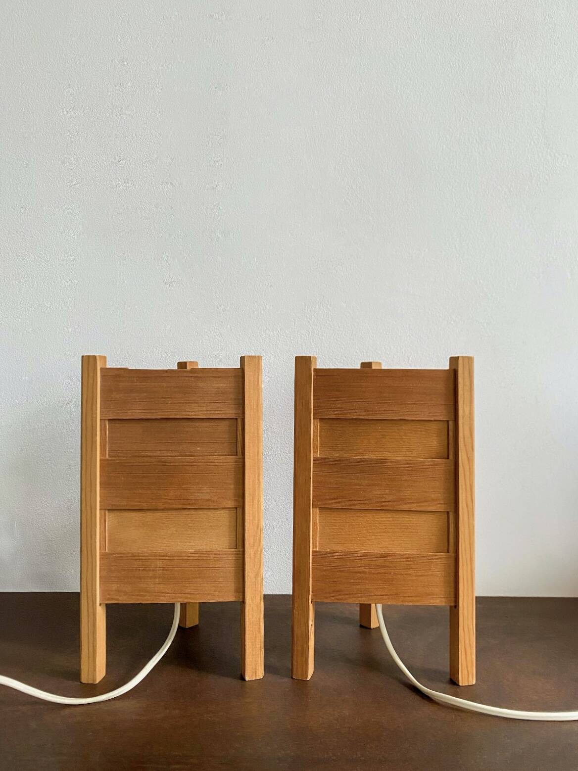 Paire de lampes de table en bois de pin – Luleå Stjärslöjd