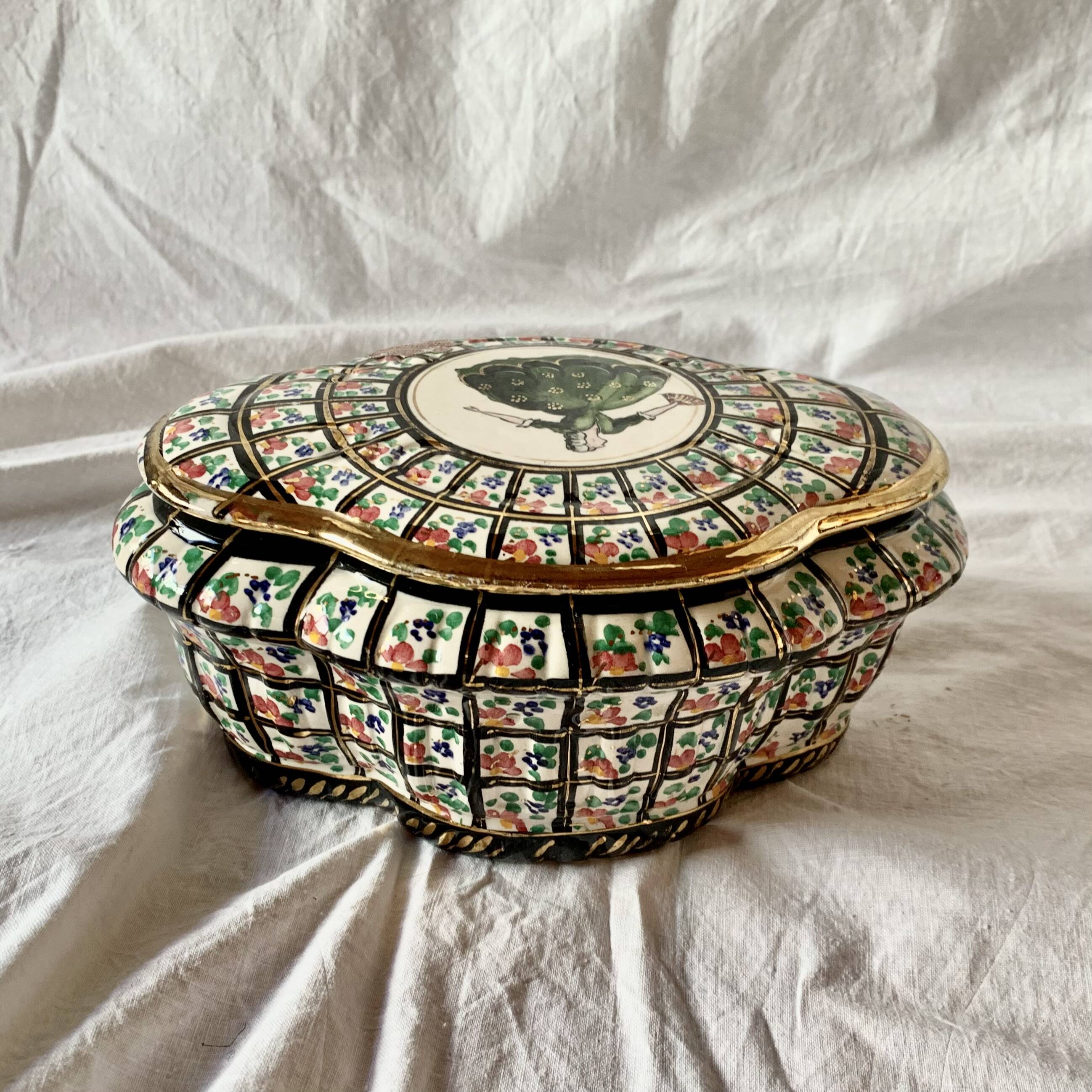 Vintage Hubert Bequet porcelain candy box - Louis XV series - 1950