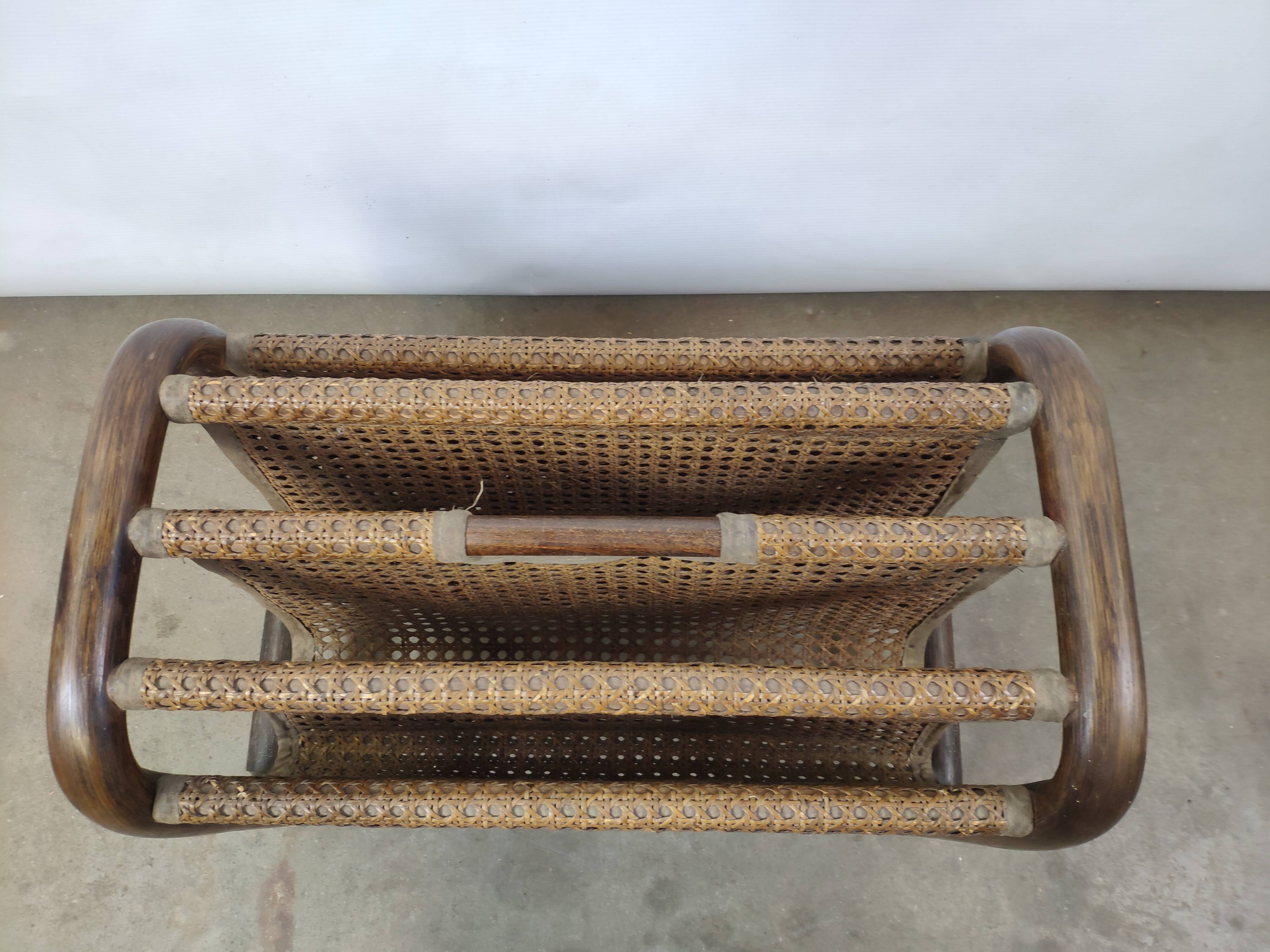 Porte revue canné vintage en bois courbé