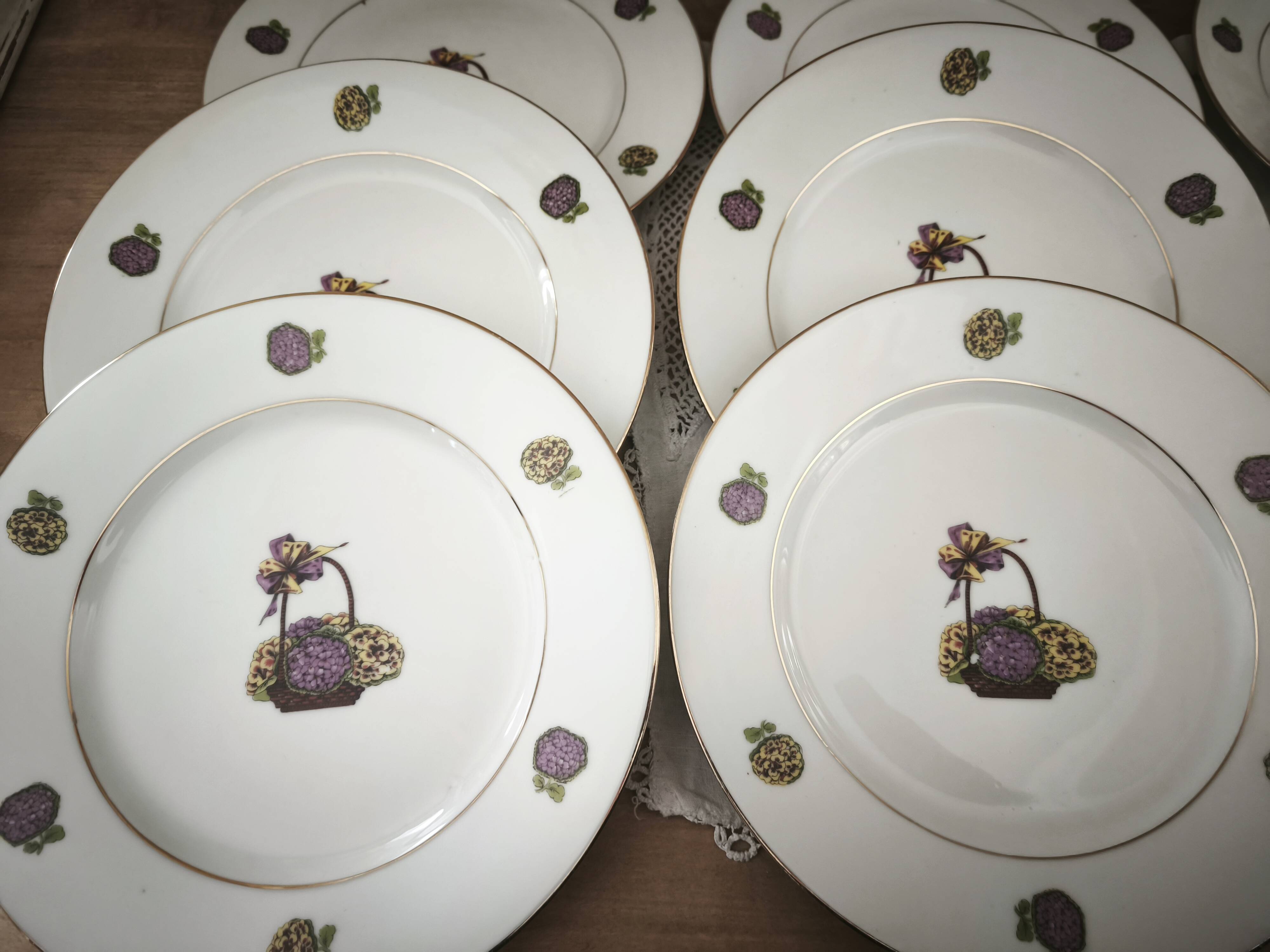 Set of 12 flat plates Limoges hydrangea basket design