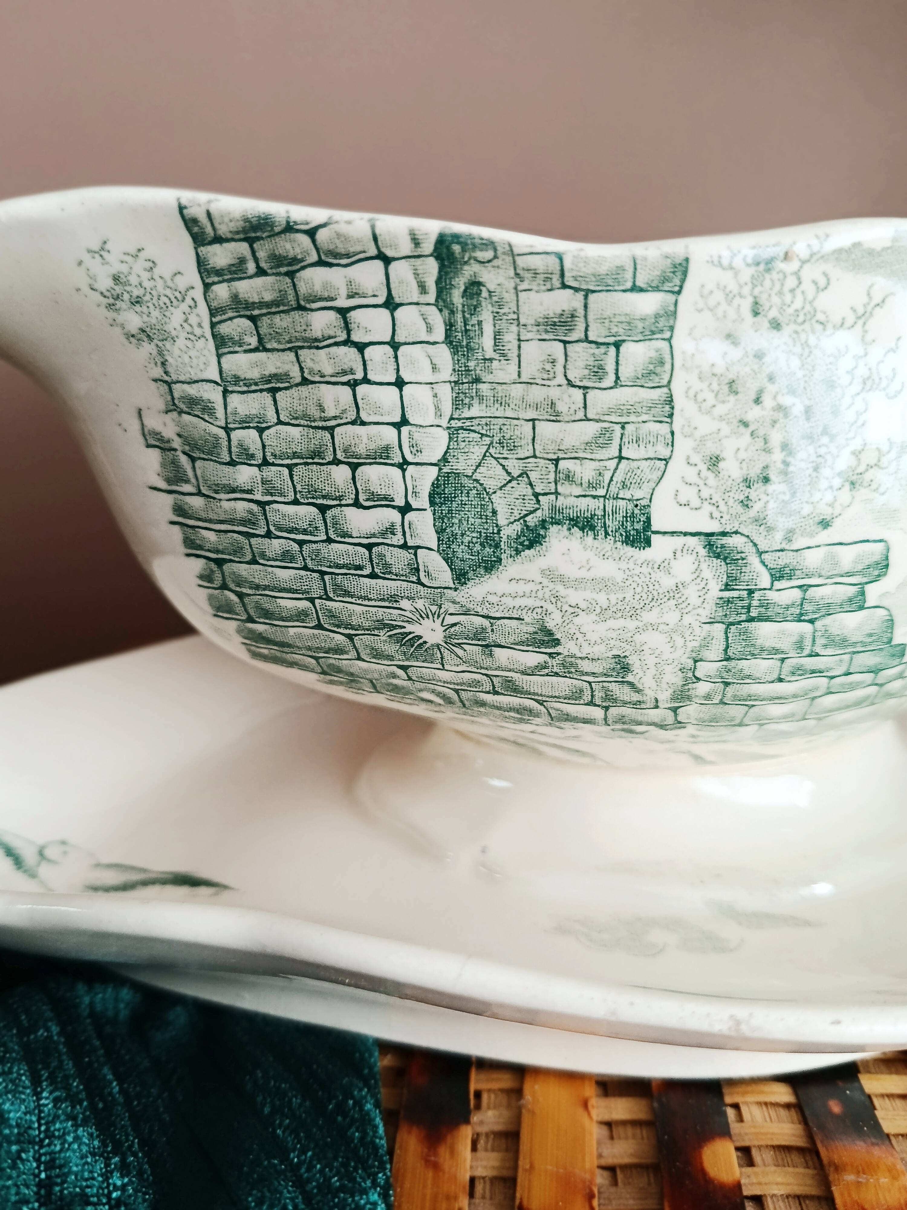 Saucière terre de fer Longchamp, donjon