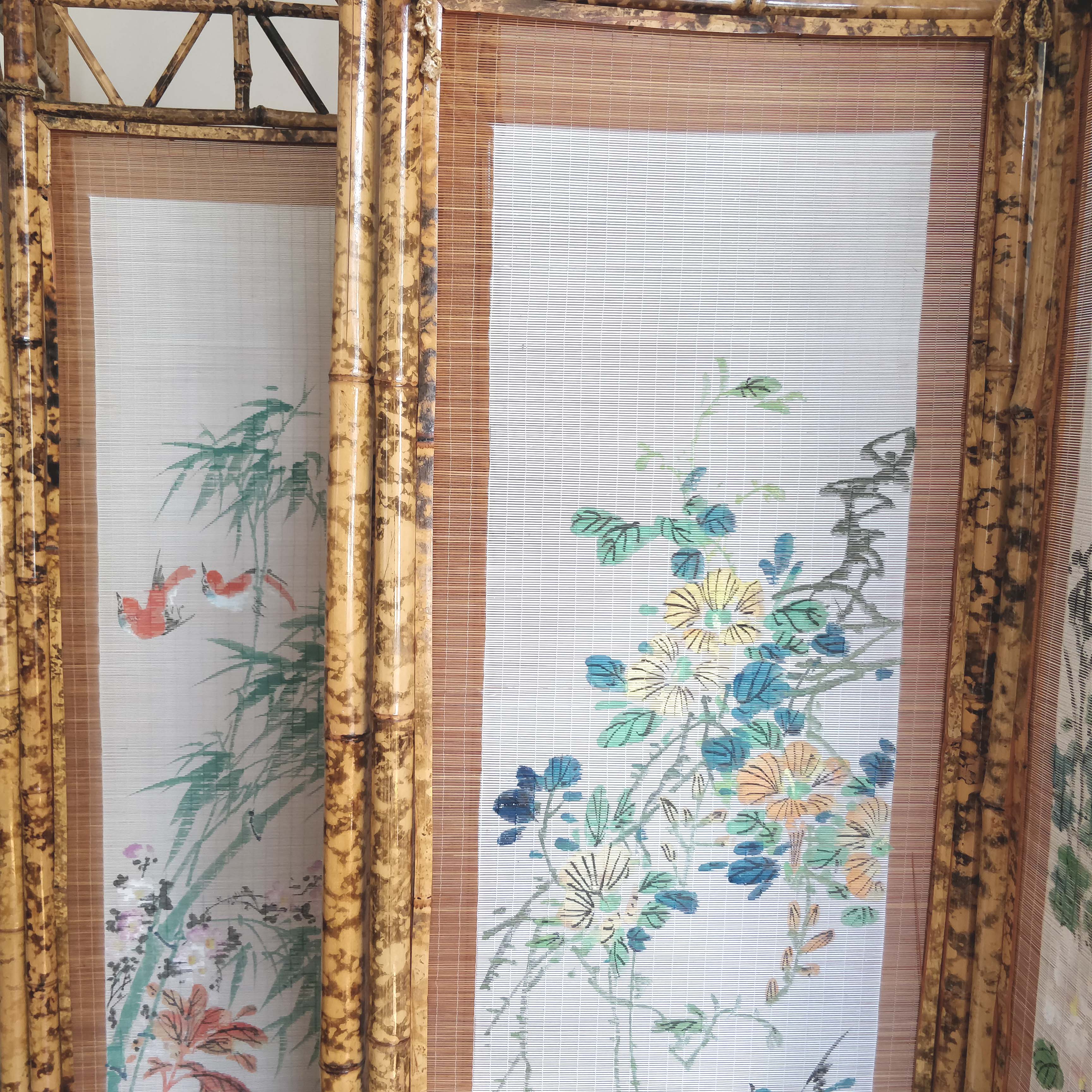 Bamboo and rice straw floral patterns screen