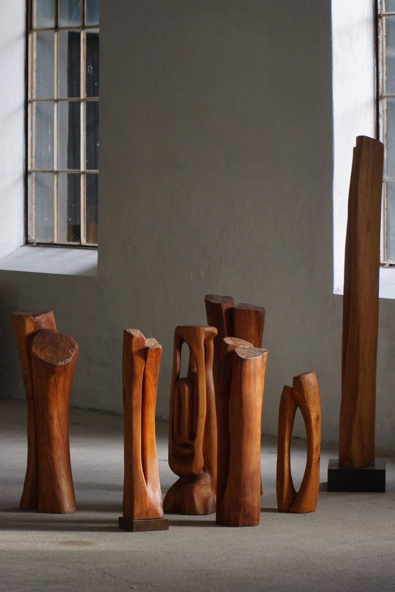 Large wooden sculpture "Woman" by Ole Wettergren, Danish modern, 1970s.