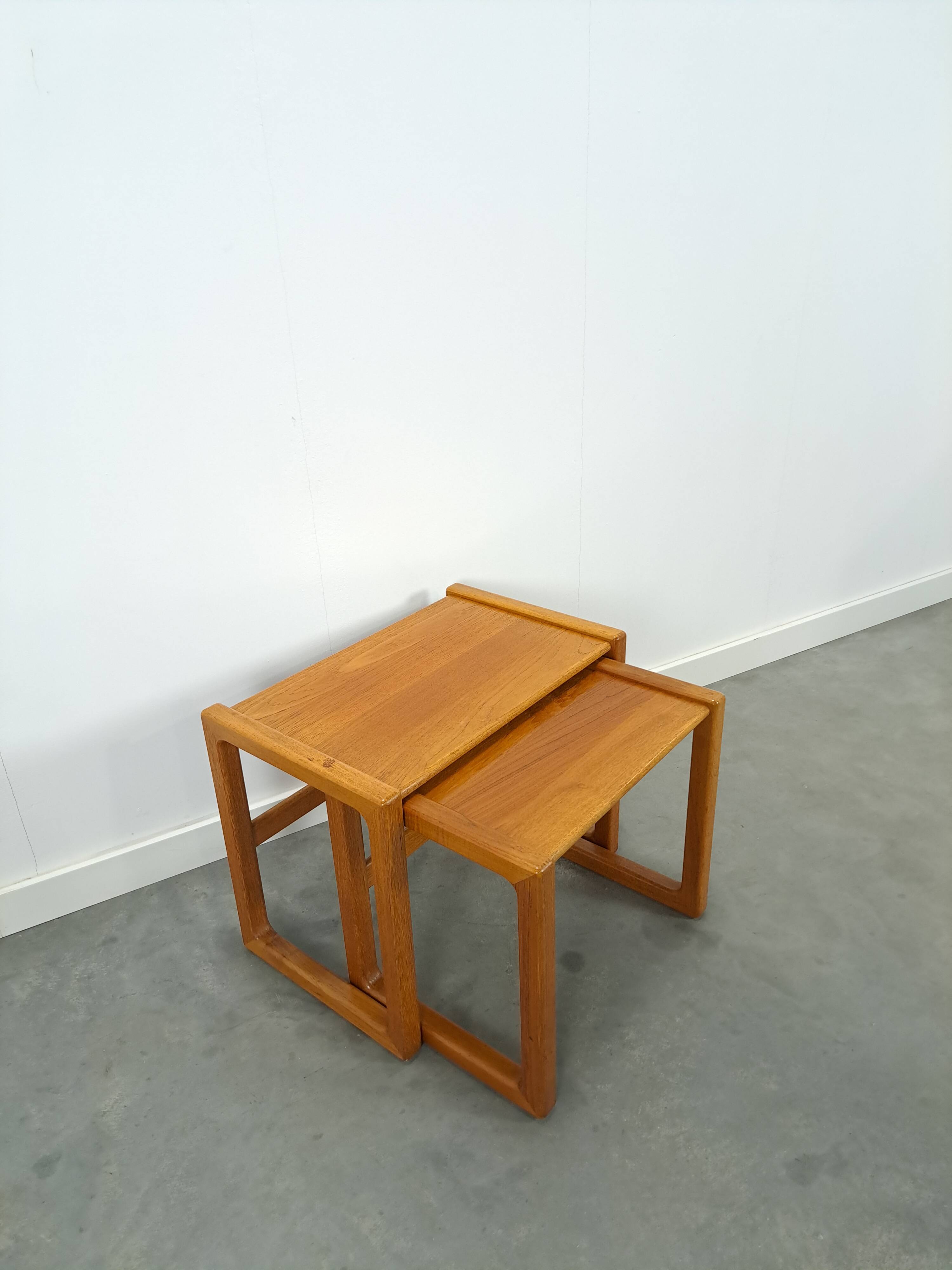 Teak vintage bijzettafel set