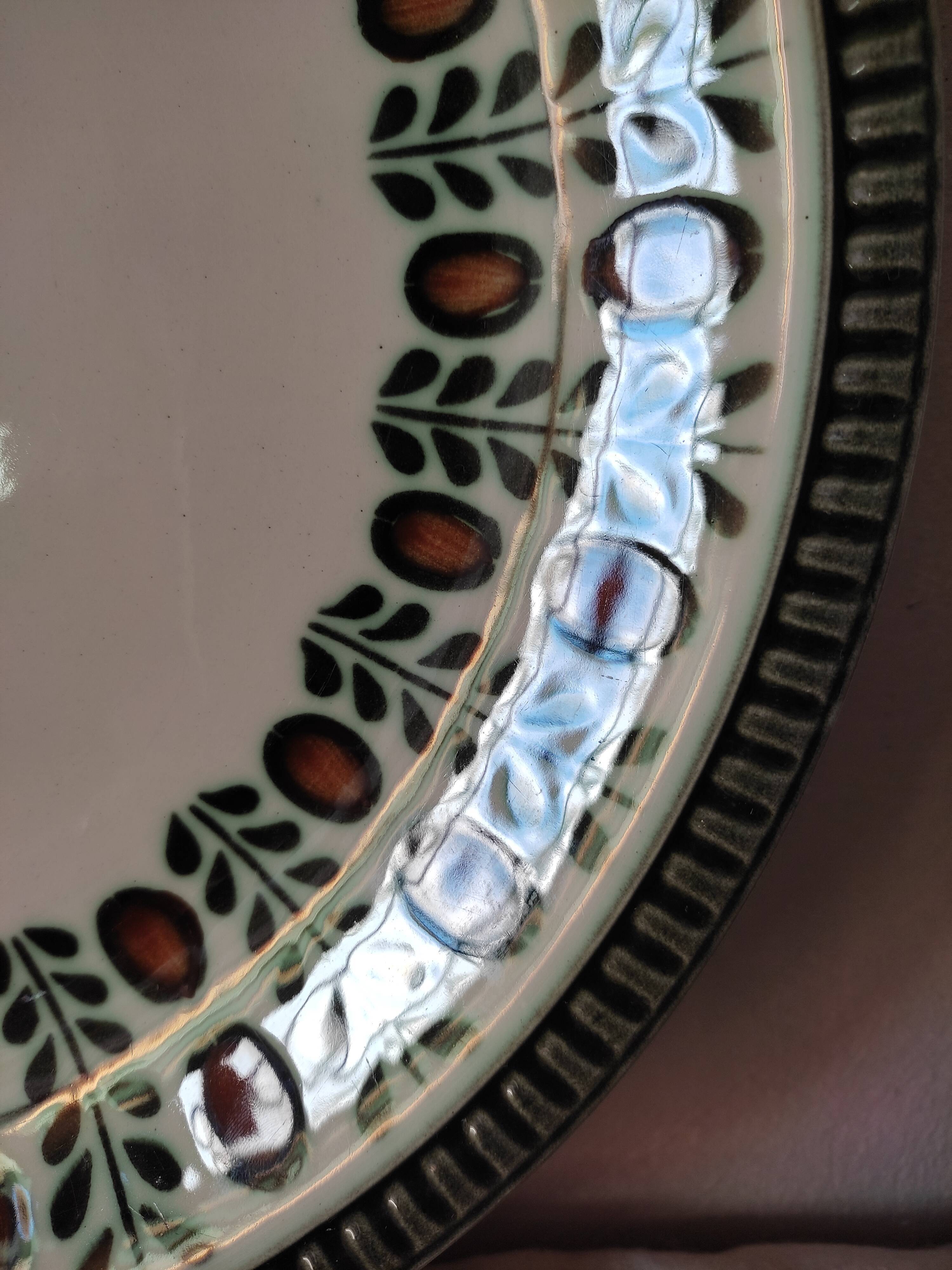 Round dish Boch model nuts