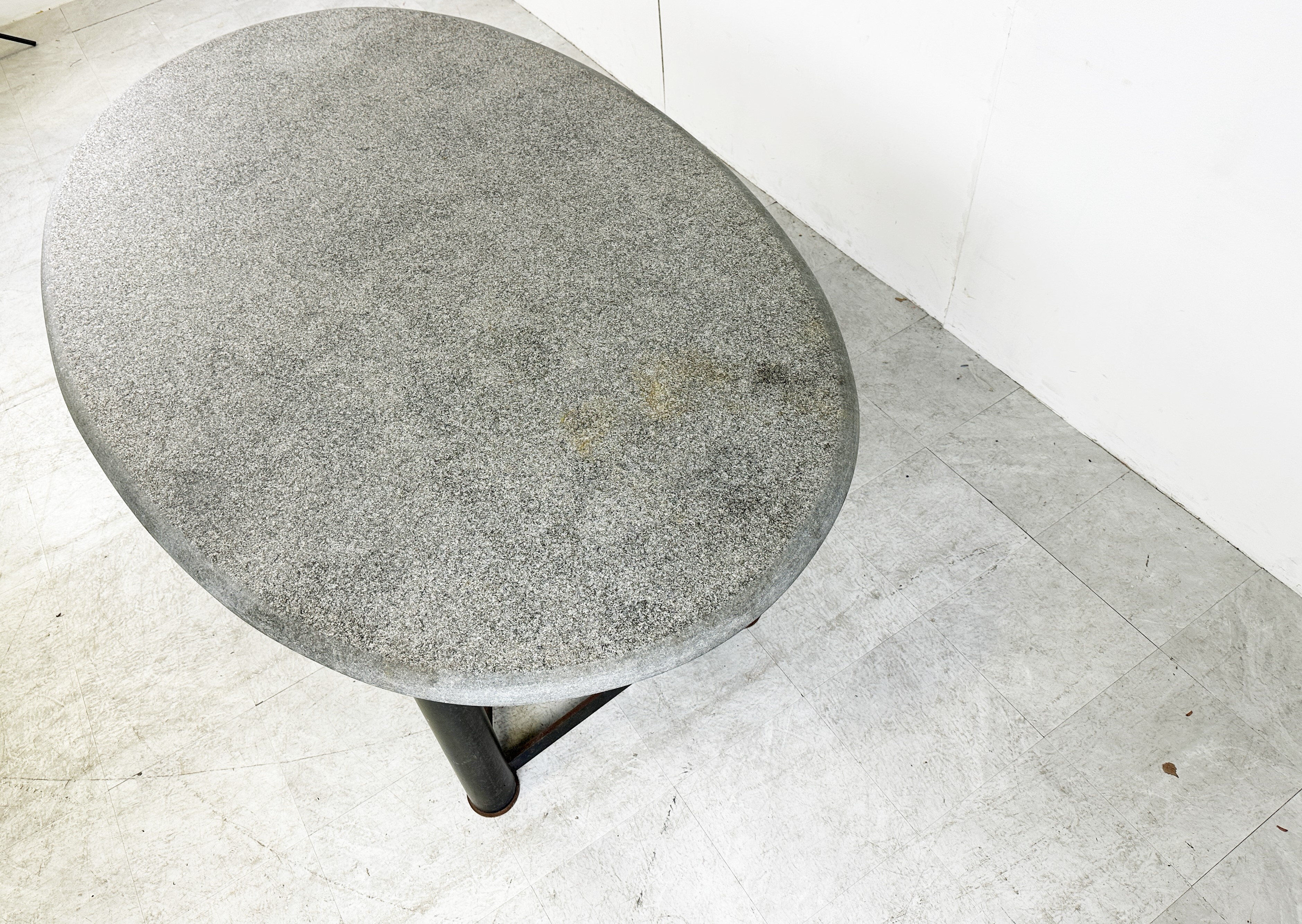 Table à manger ovale dans le style de Jan Vlug, années 1970.