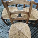 8 Chaises  anciennes vendéennes paillées en cerisier massif.