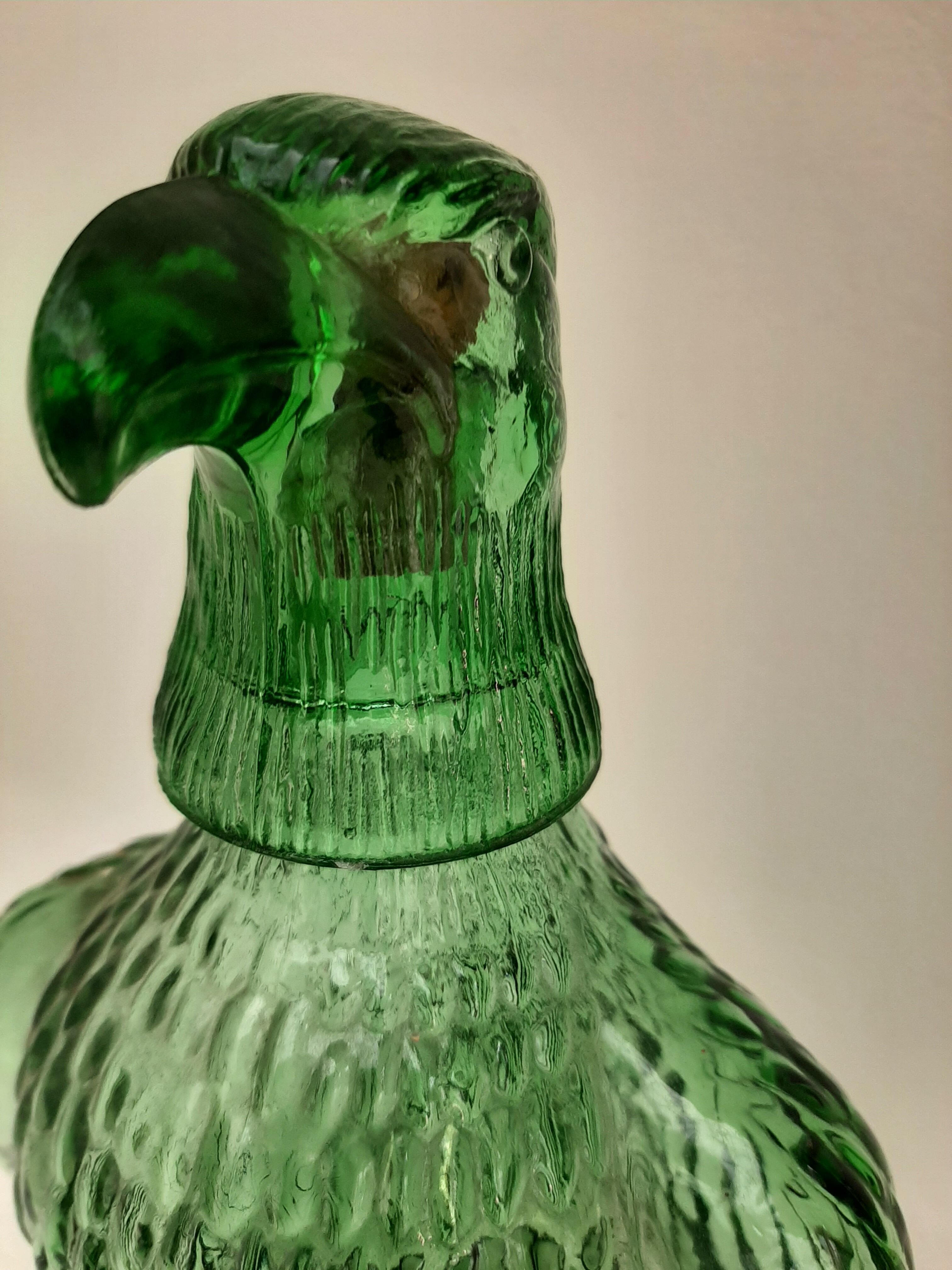 Bouteille en verre vert forme aigle style empoli