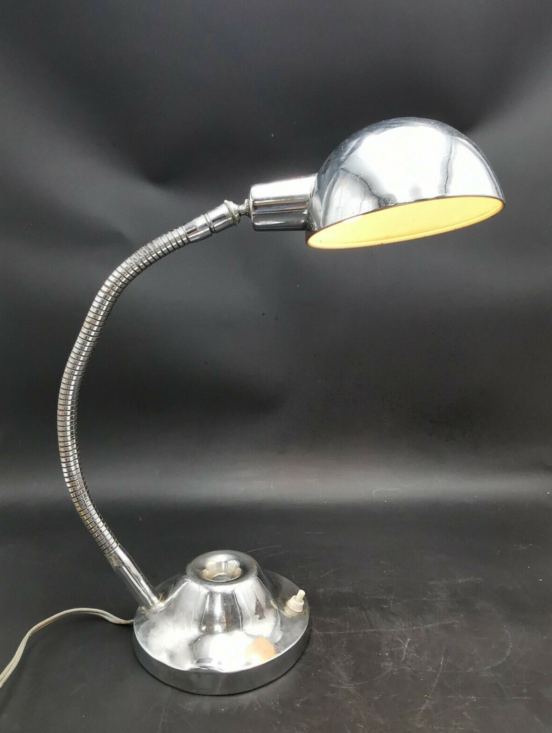 Industrial articulated lamp