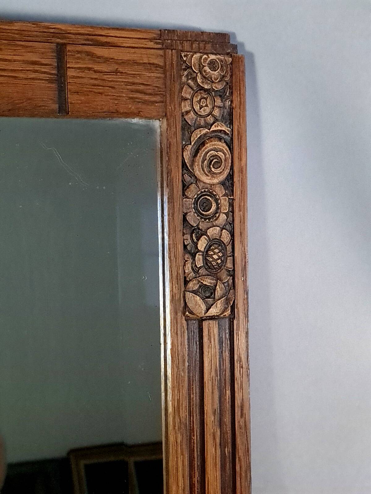 Miroir biseauté Art déco en chêne et stuc