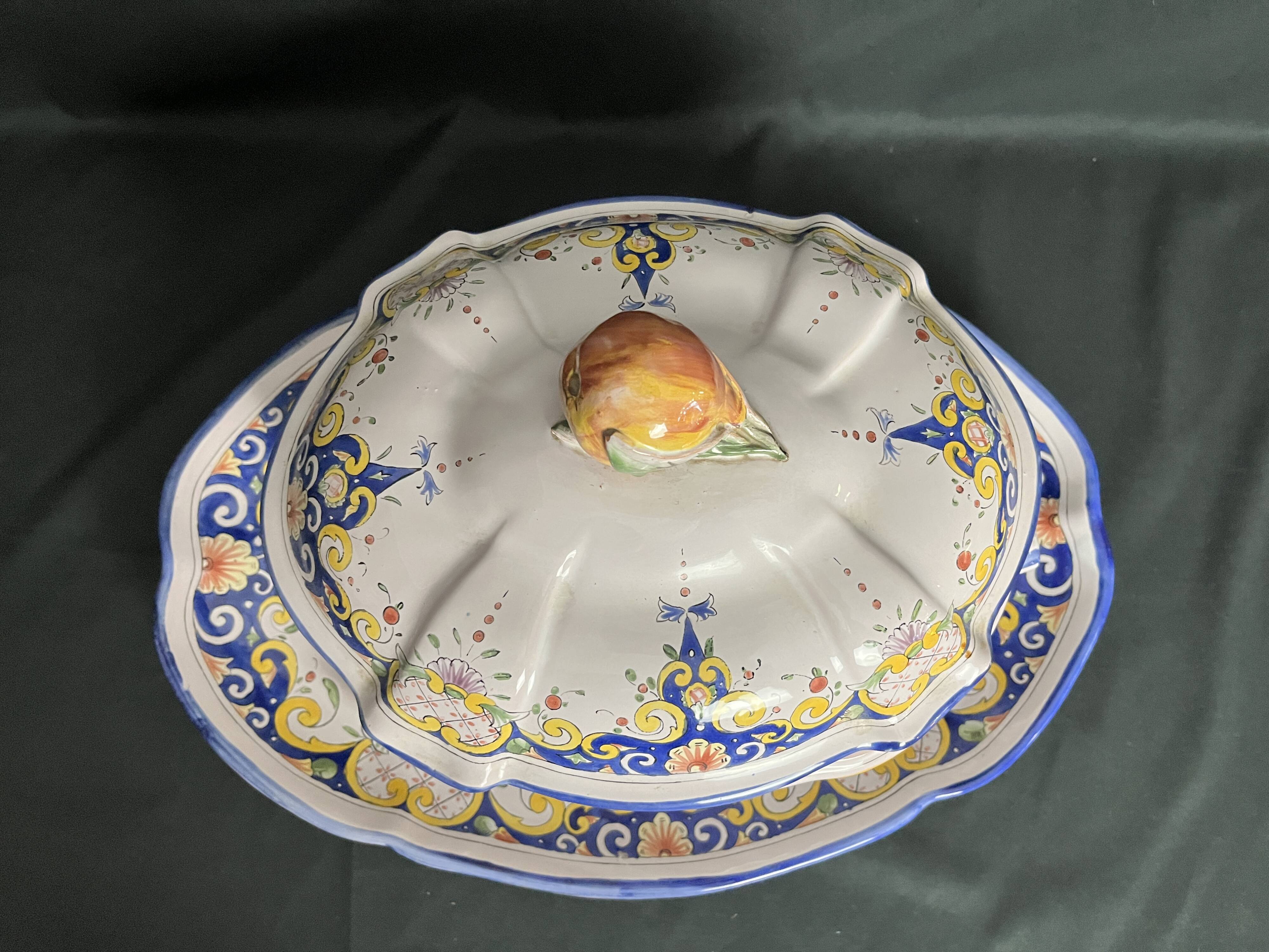 Angoulême Le Renoleau earthenware soup tureen set, 20th century