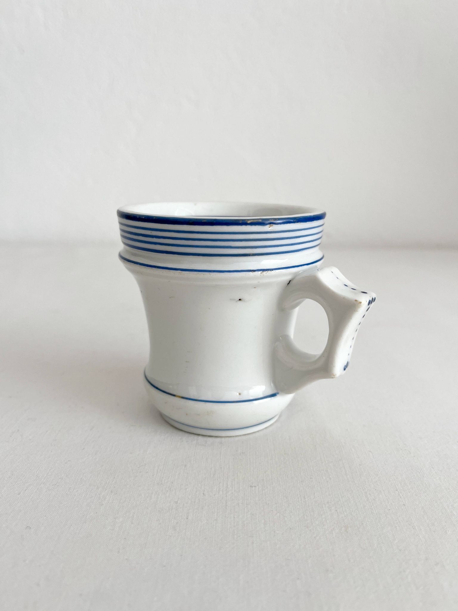 Tasse brulot ancienne en porcelaine liserés bleus 19eme siècle