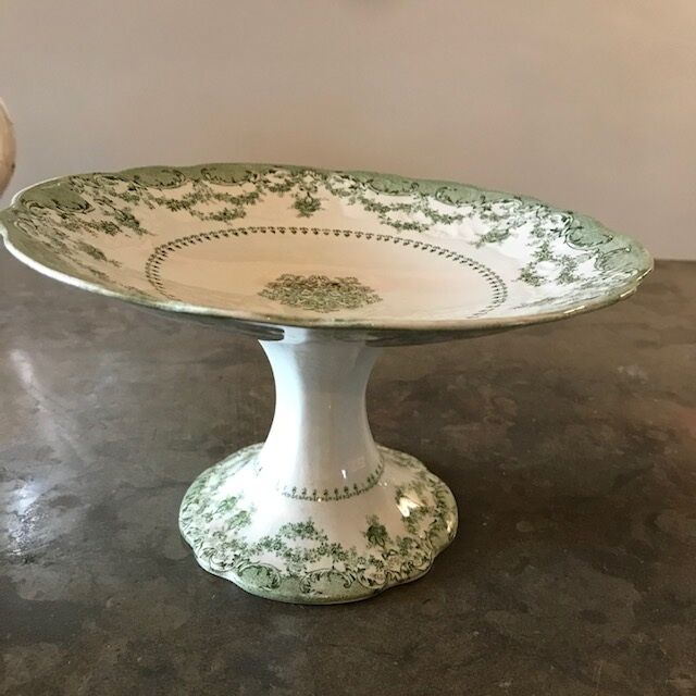 7 dessert plates and a cake dish