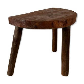 Tripod farm stool