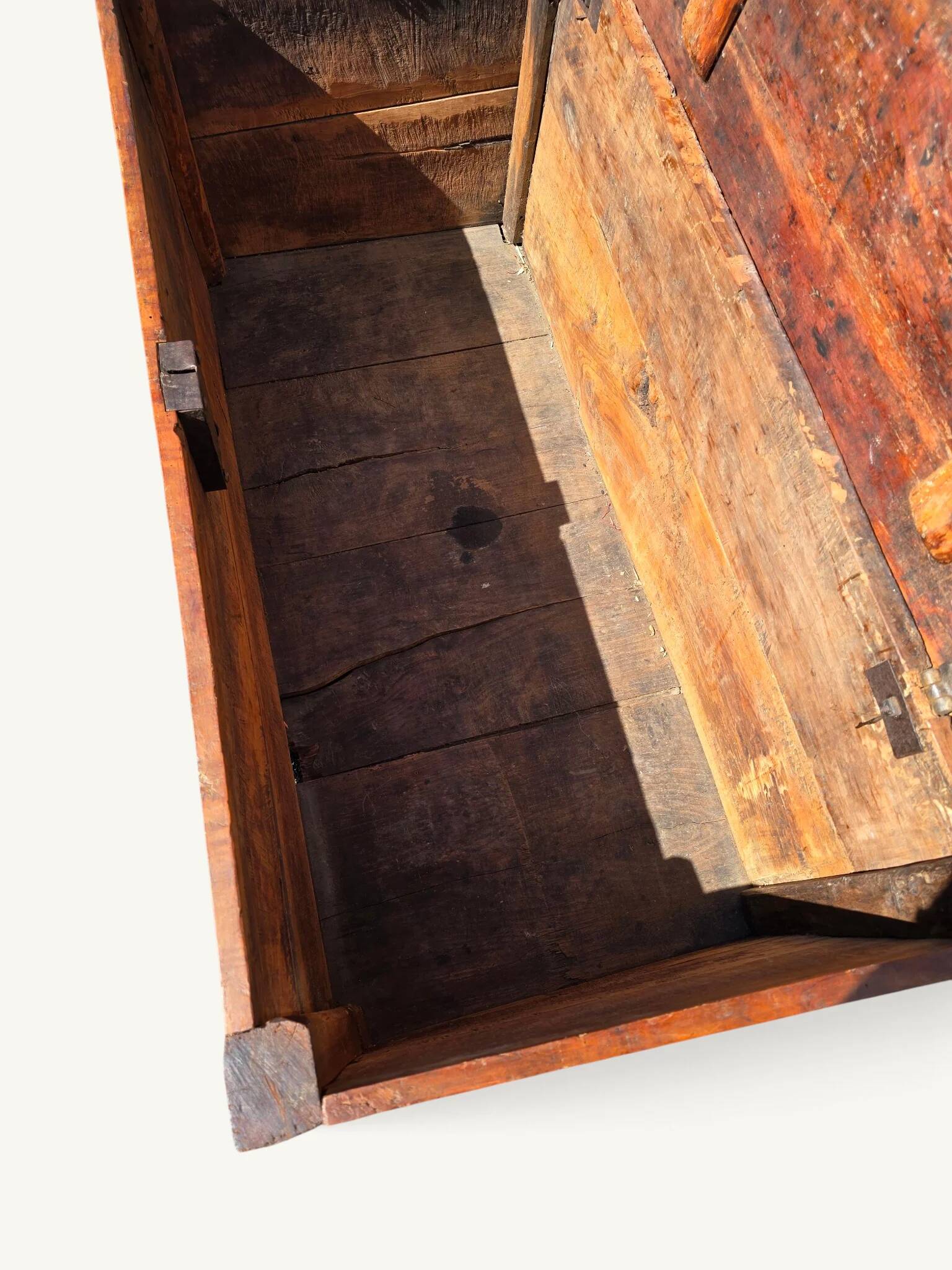 Grand coffre ancien rustique bois massif XIXe siècle