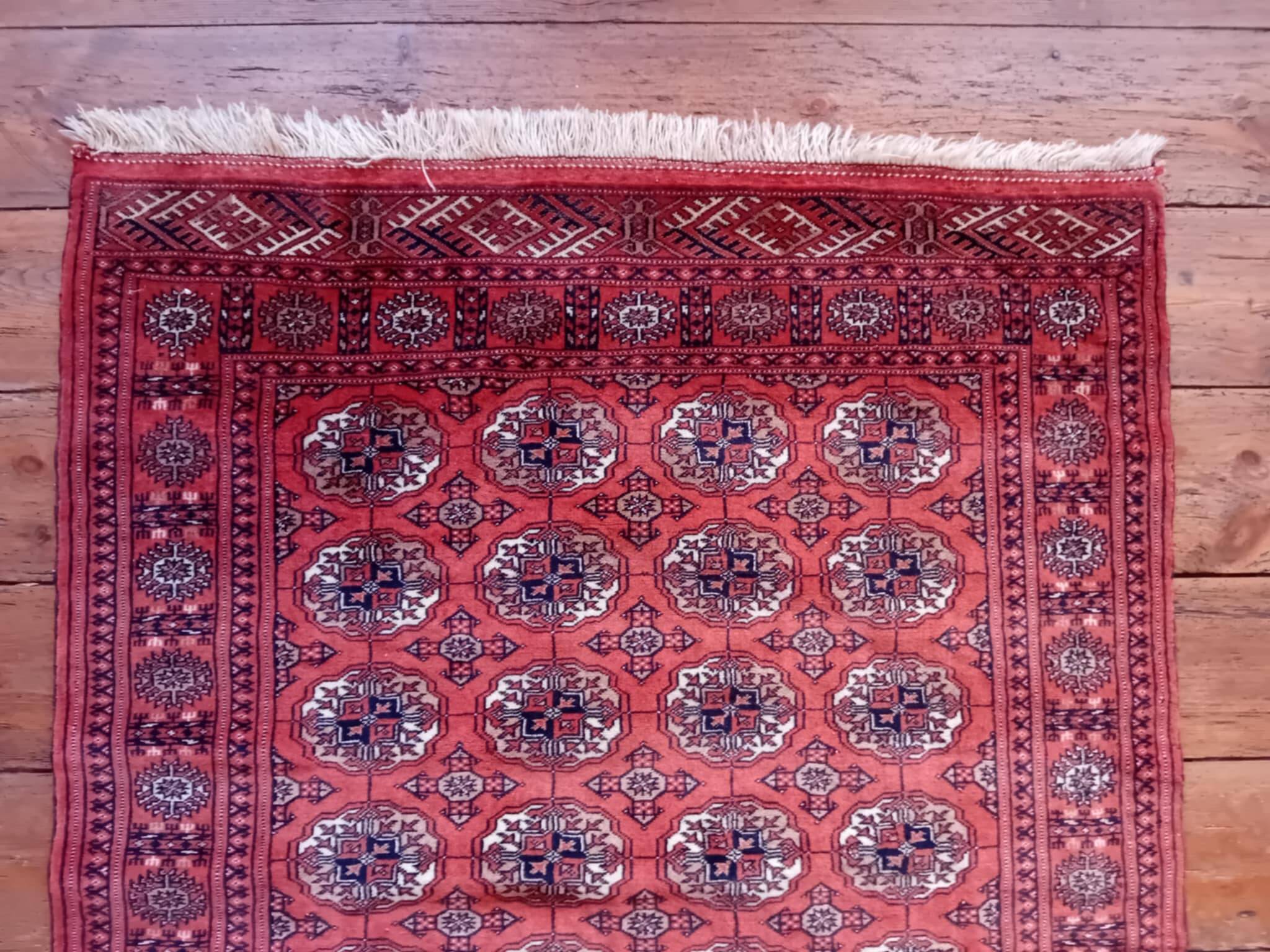 Handmade Turkmen Bukhara rug 172x116cm