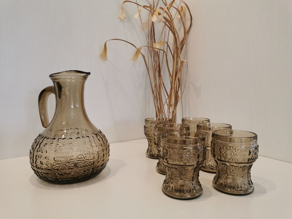 Glass set and decanter made of smoked glass from Italy