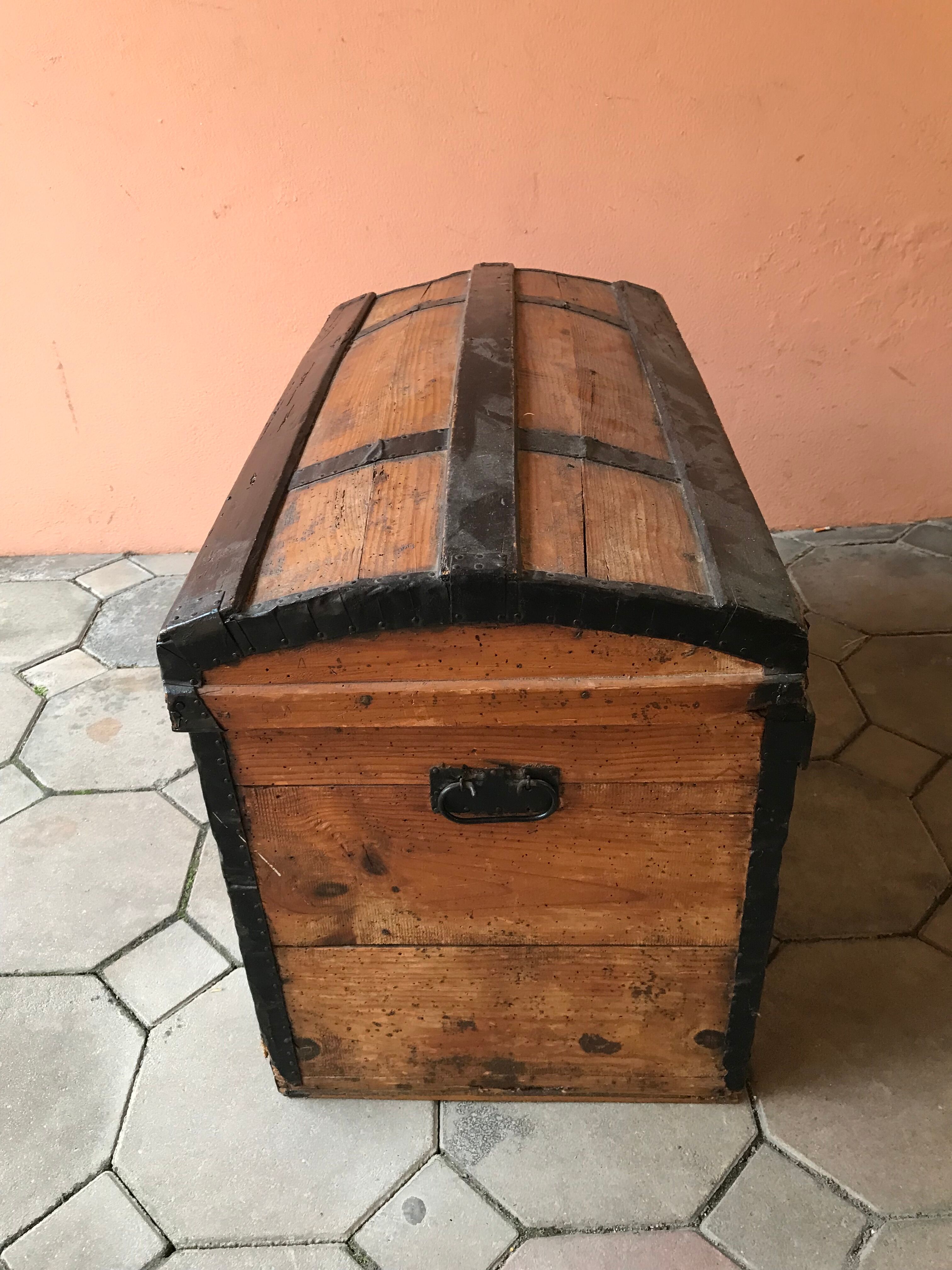 OLD TRUNK EARLY TWENTIETH IN PITCHPIN DOMED SHAPE LARGE MODEL